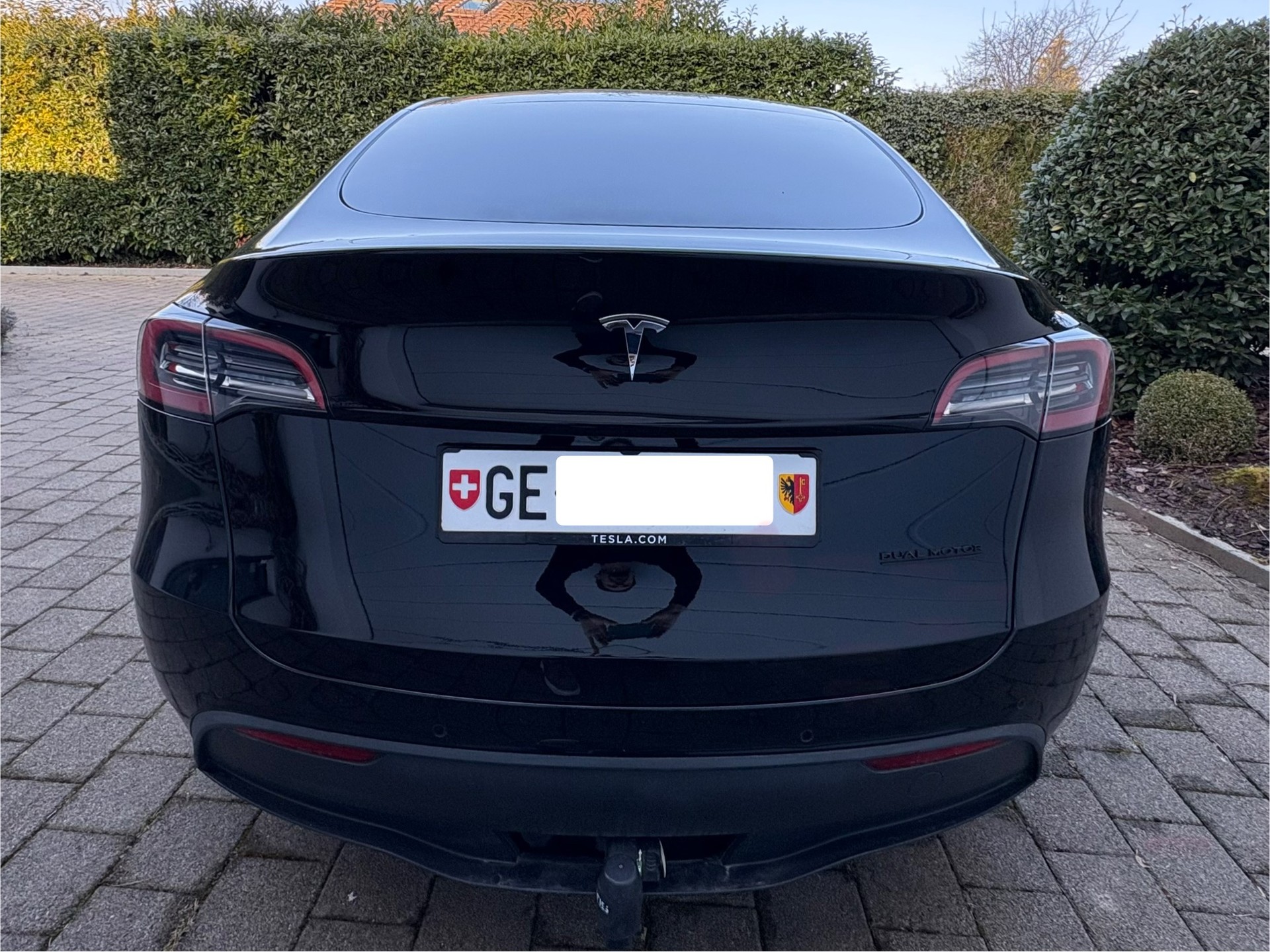 TESLA Model Y AWD Long Range + tow bar-image-3