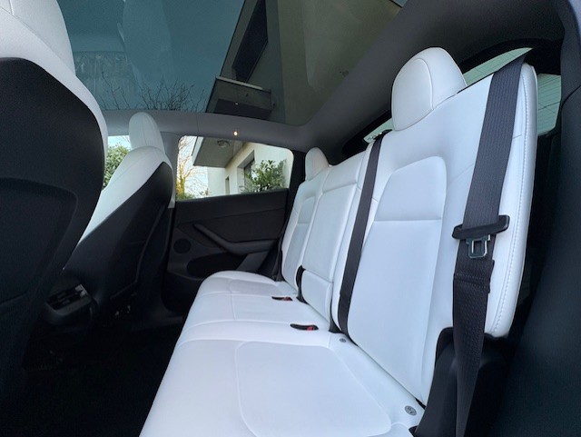 TESLA Model Y AWD Long Range + tow bar-image-7