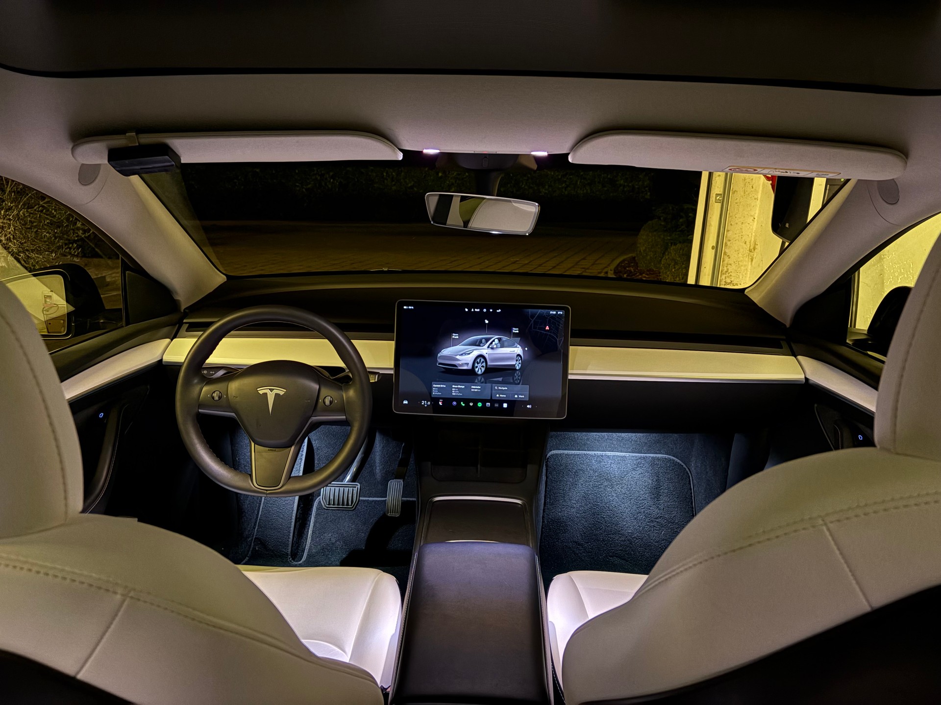 TESLA Model Y AWD Long Range + tow bar-image-8