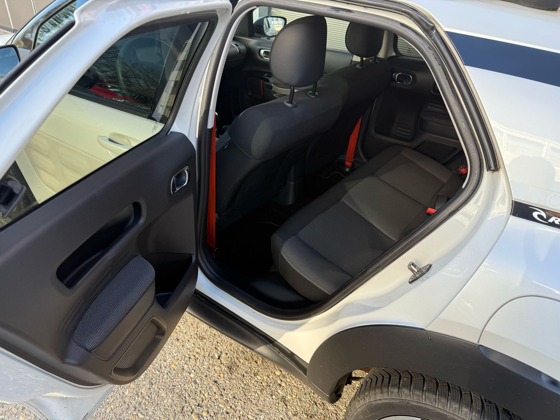 CITROEN C4 Cactus 1.2 e-THP Rip Curl-image-11