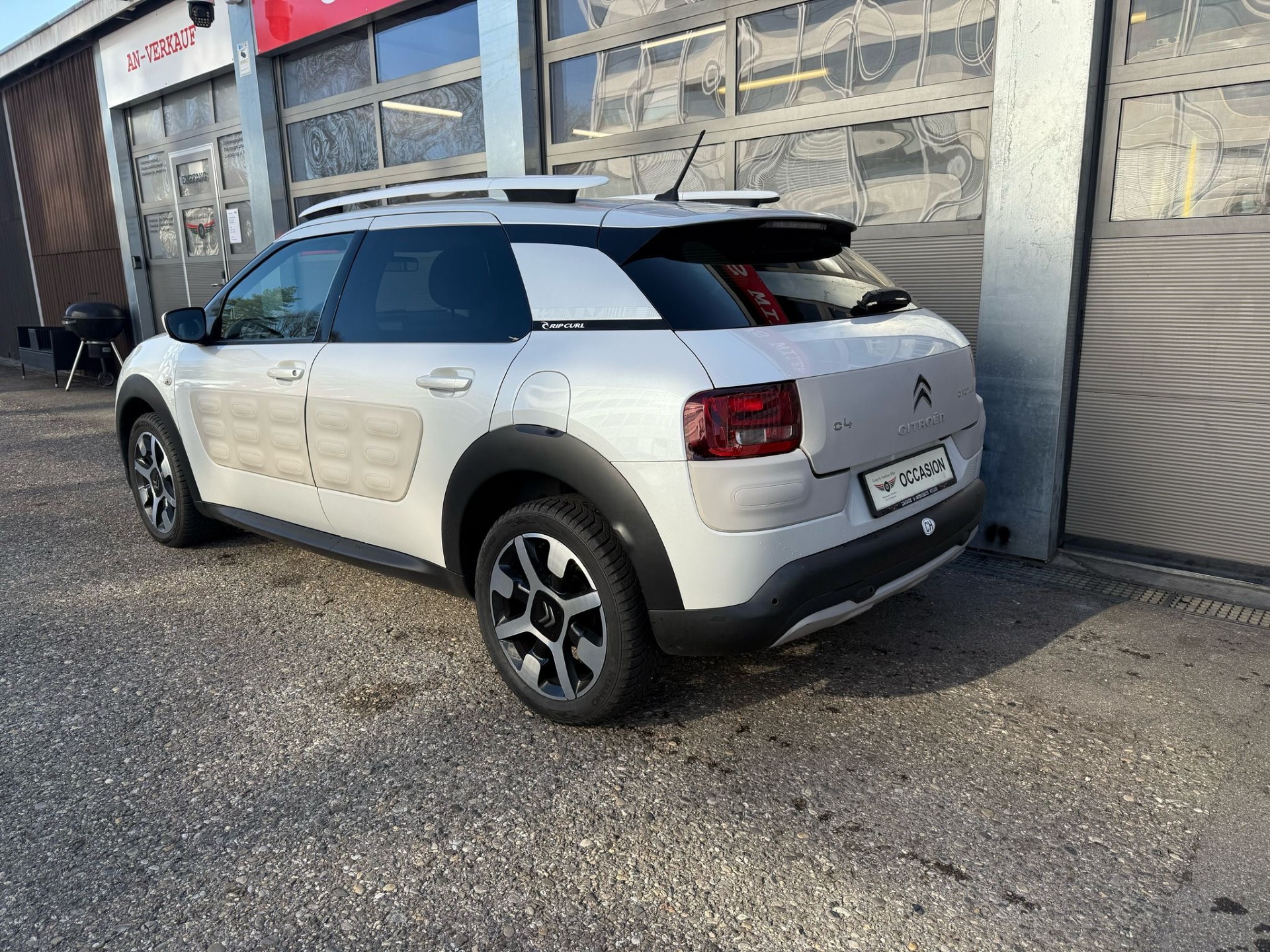 CITROEN C4 Cactus 1.2 e-THP Rip Curl-image-6
