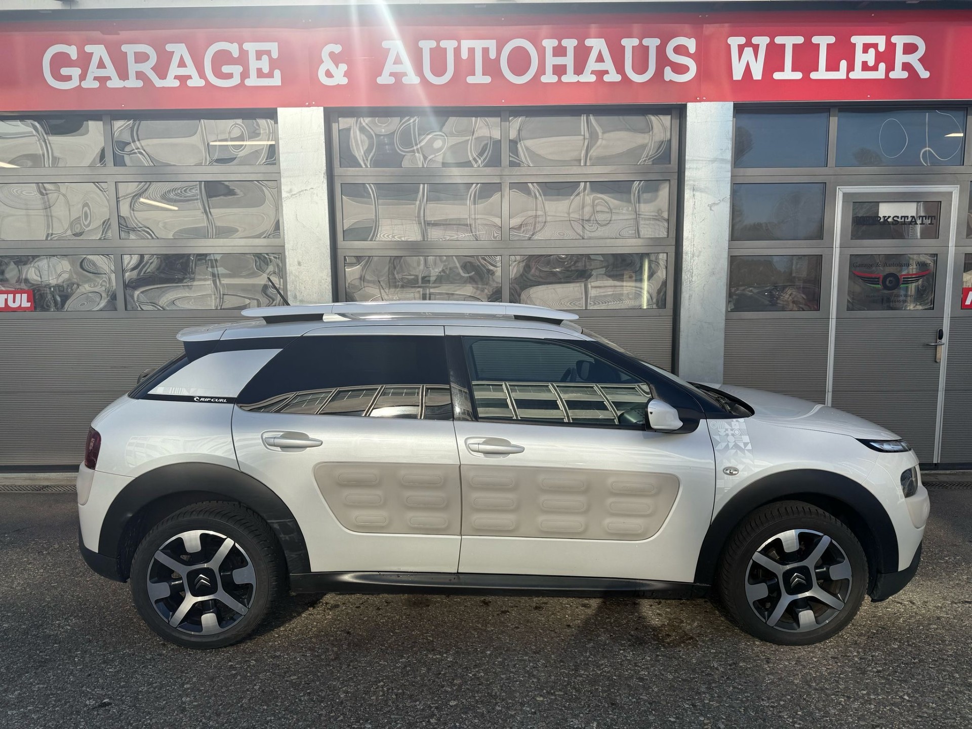 CITROEN C4 Cactus 1.2 e-THP Rip Curl-image-3