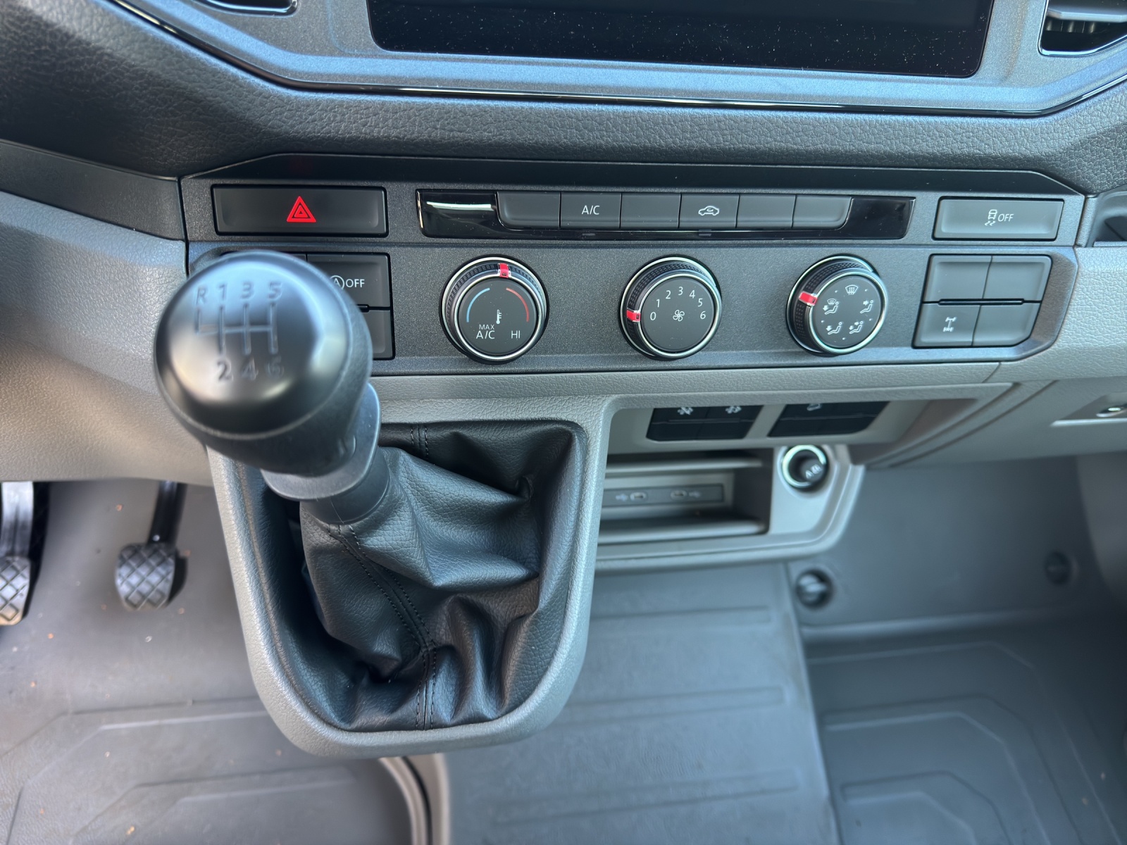 VW Crafter 35 2.0 BiTDI Champion L3 4M Kipp./Prits./Koff+Heb.-image-8