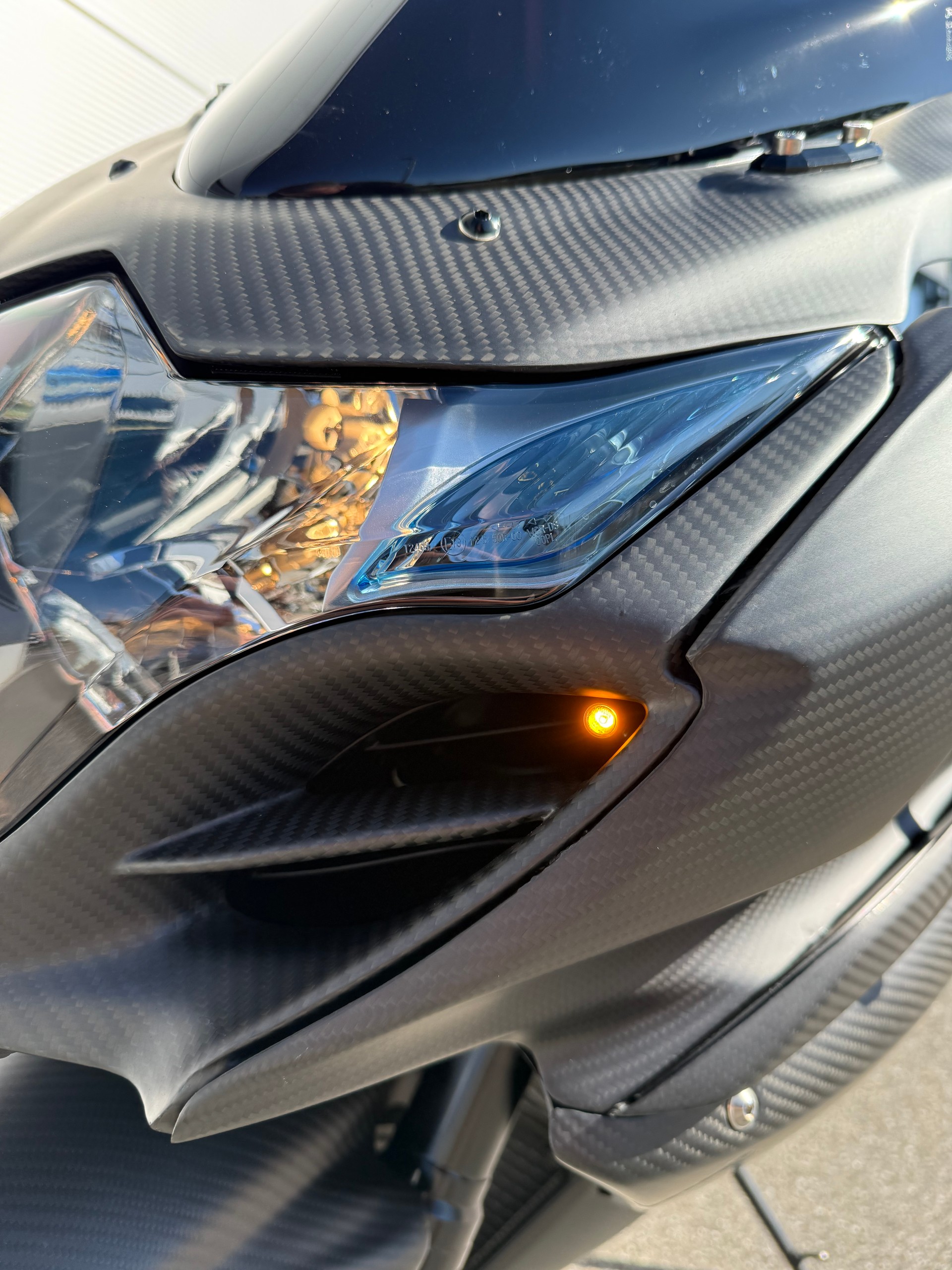 SUZUKI GSX-R 1000 Carbon-image-11
