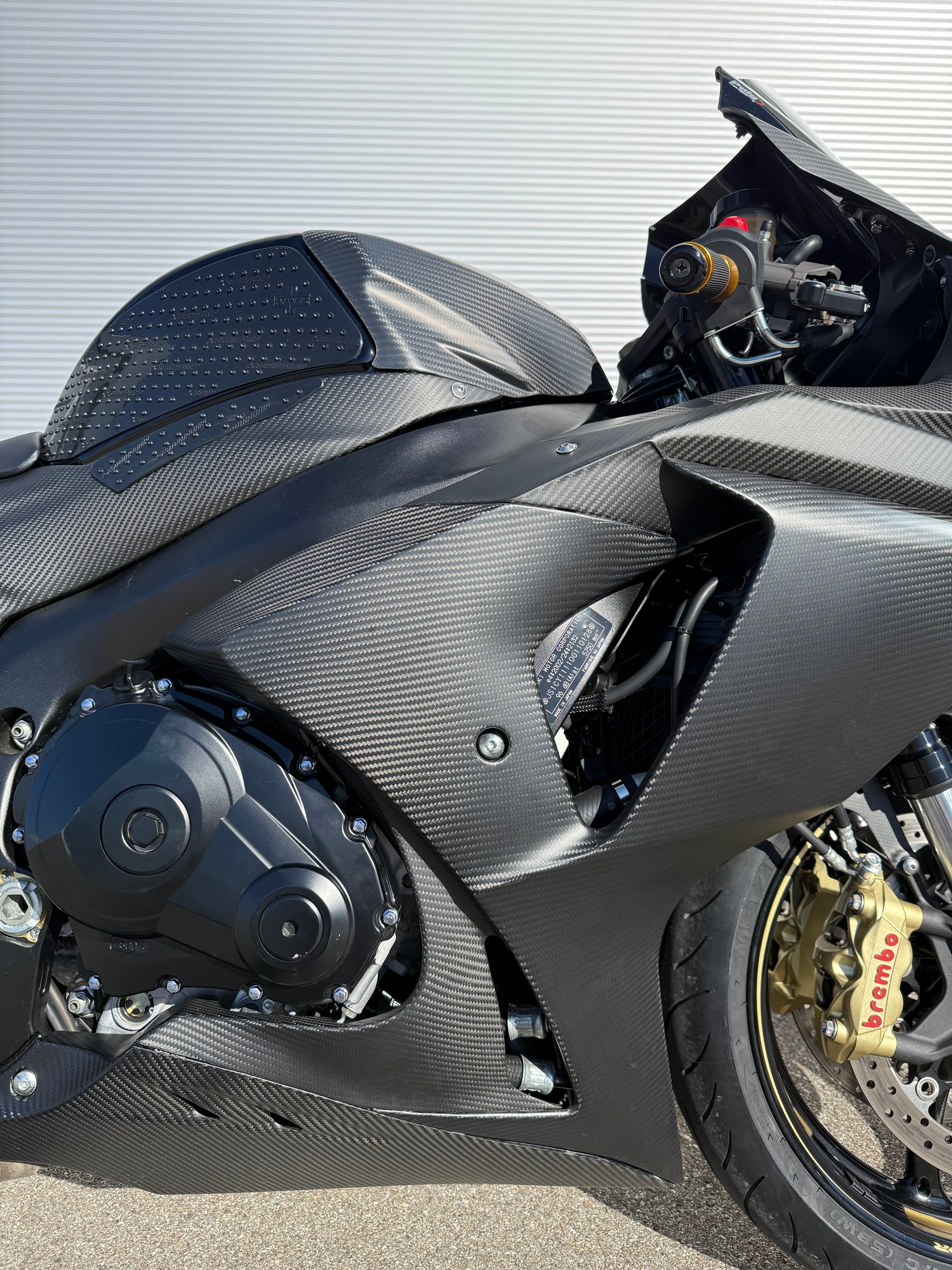SUZUKI GSX-R 1000 Carbon-showroom-element-3