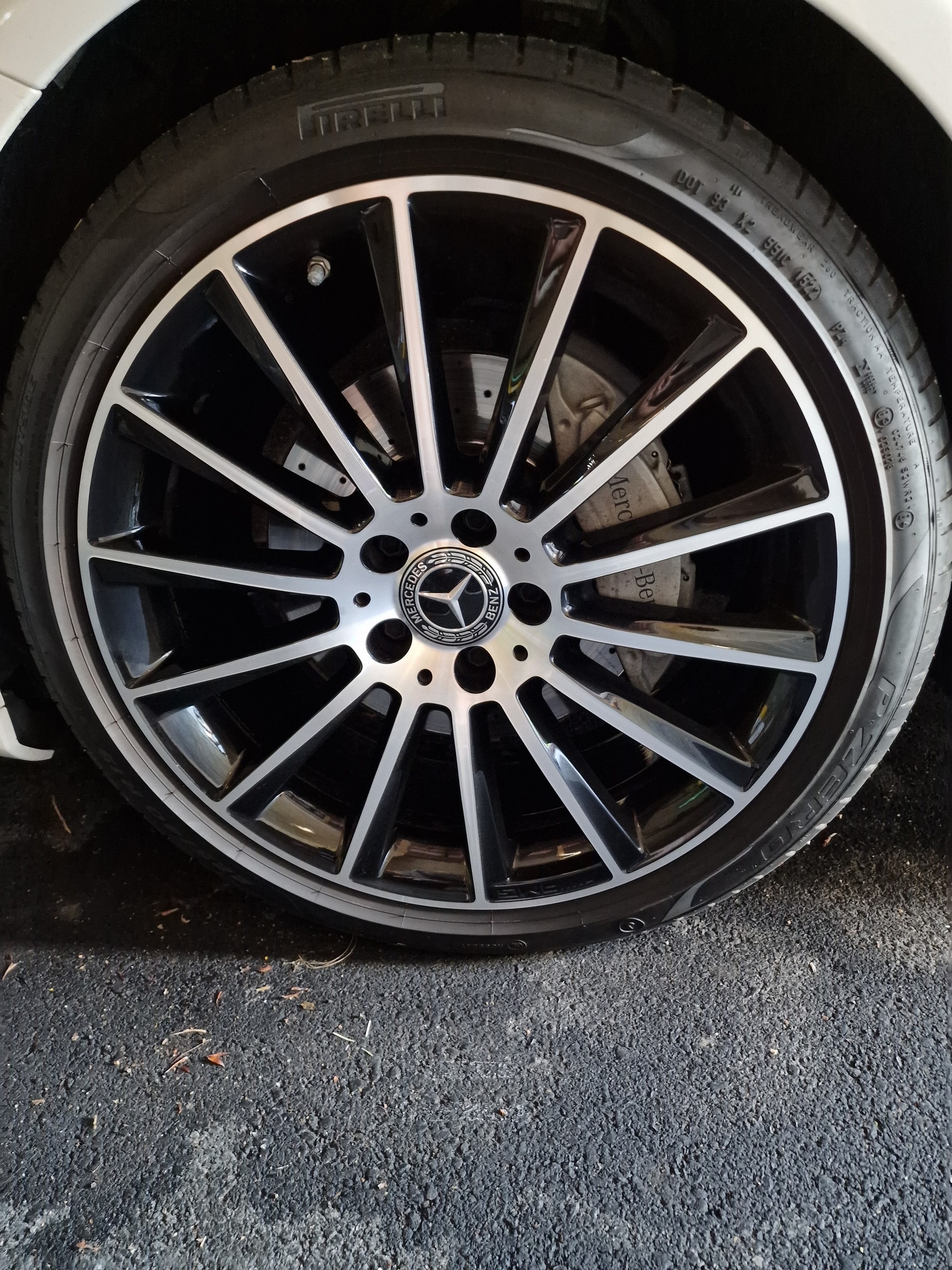 MERCEDES-BENZ C 220 d Swiss Star AMG Line 4Matic 9G-Tronic-image-5