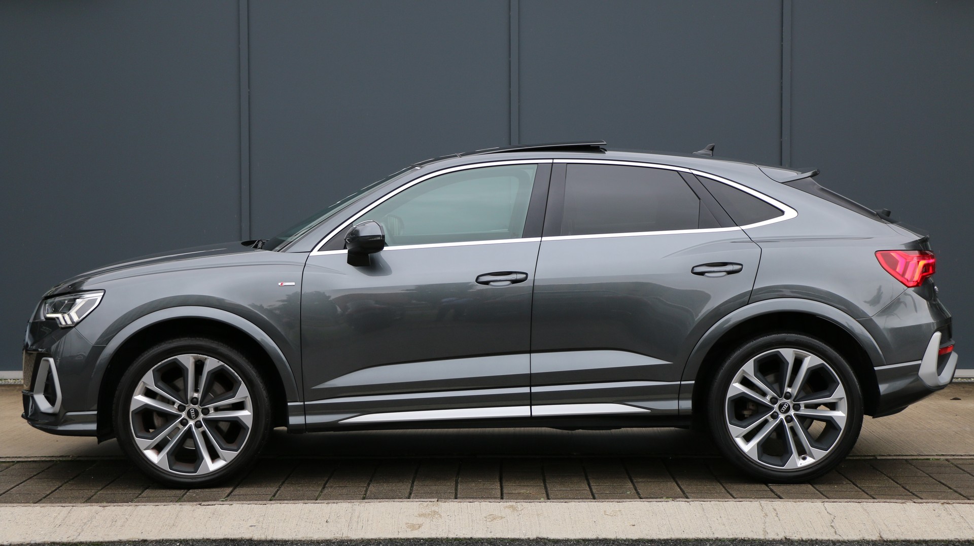 AUDI Q3 SB 40 TDI S Line quattro-image-3