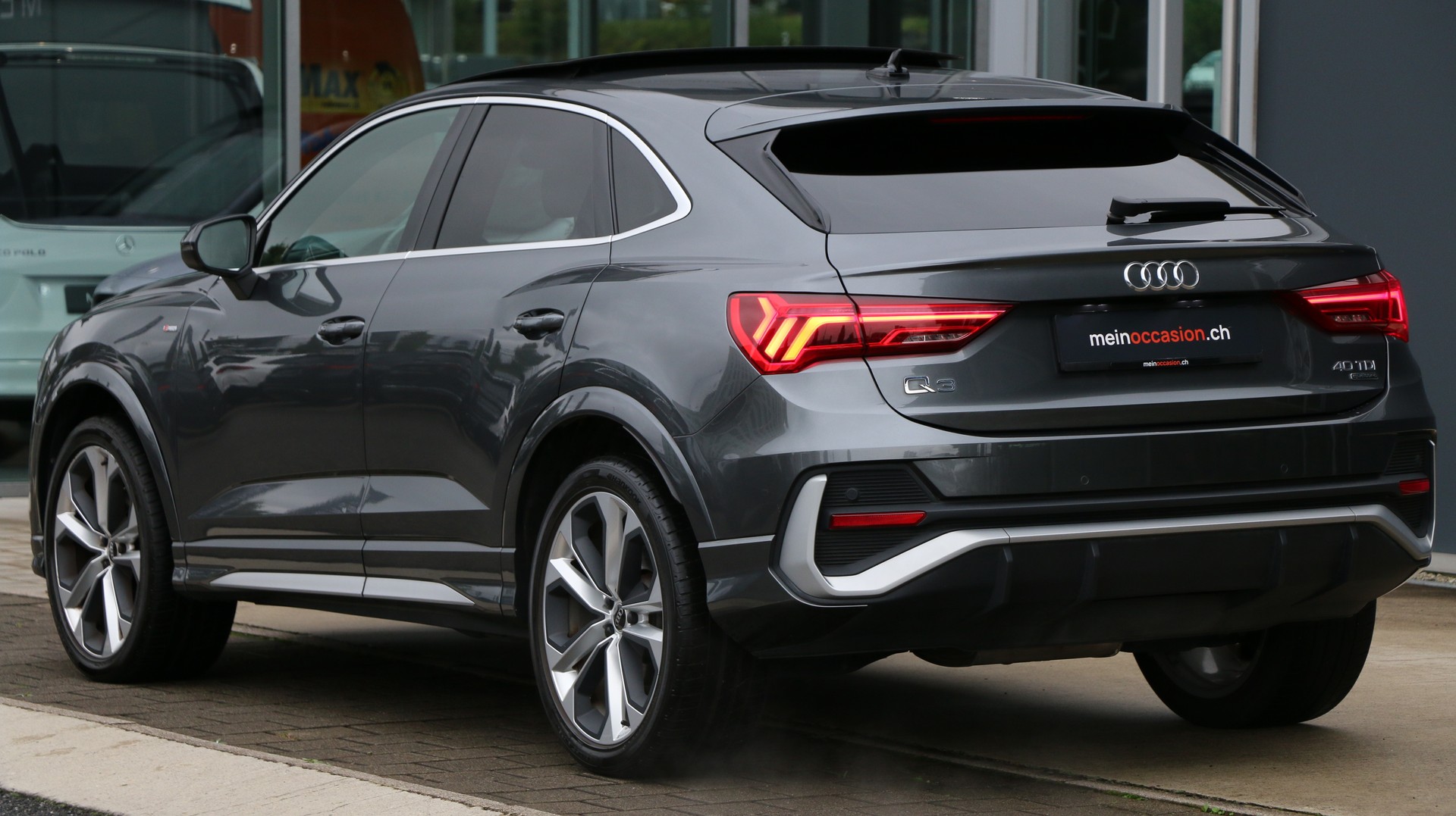 AUDI Q3 SB 40 TDI S Line quattro-image-4