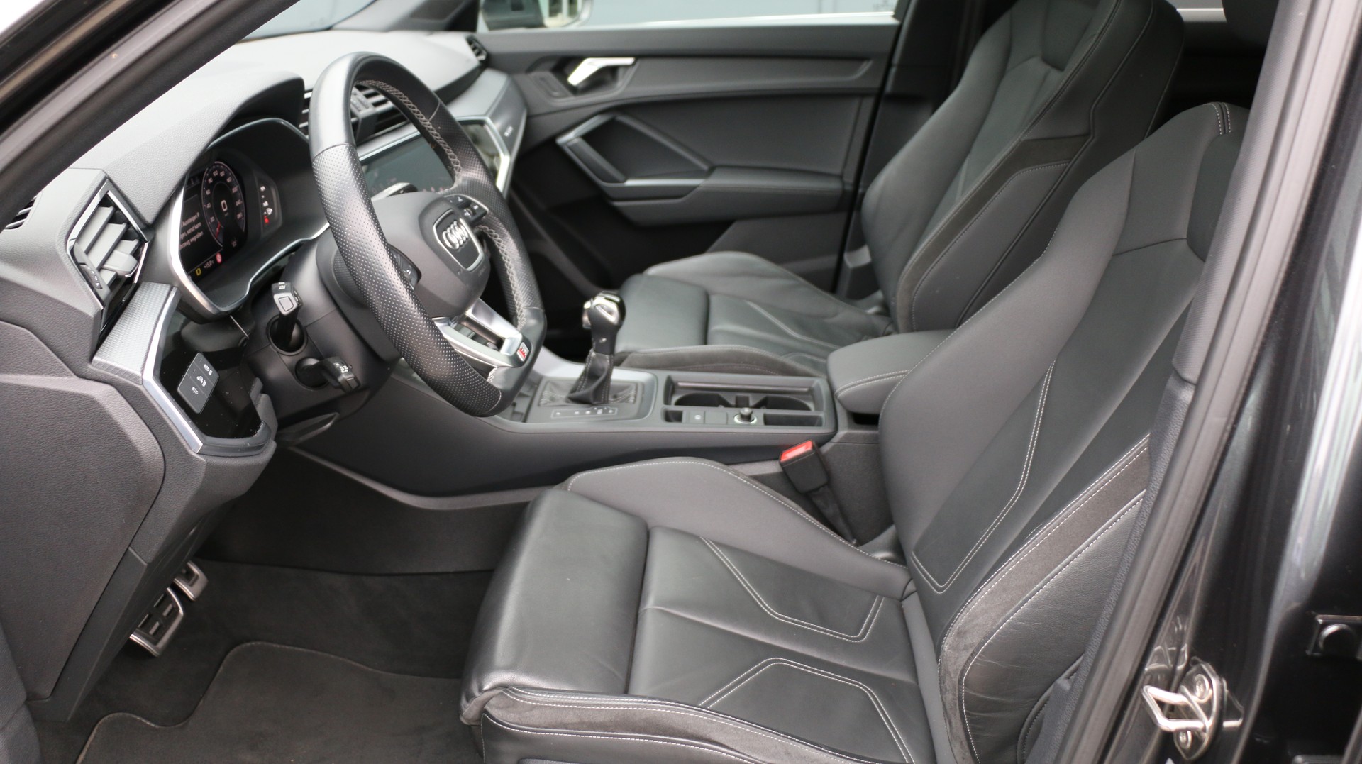 AUDI Q3 SB 40 TDI S Line quattro-image-9