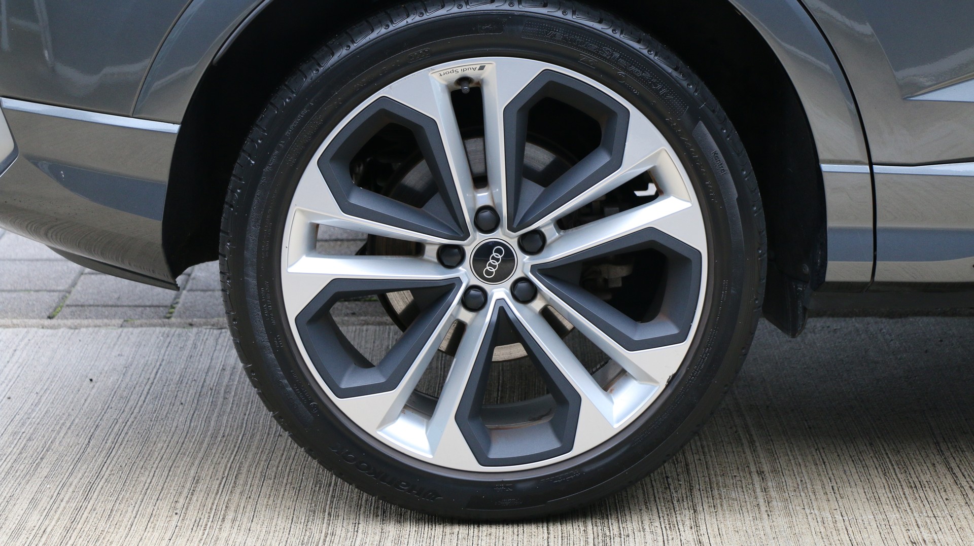 AUDI Q3 SB 40 TDI S Line quattro-image-25