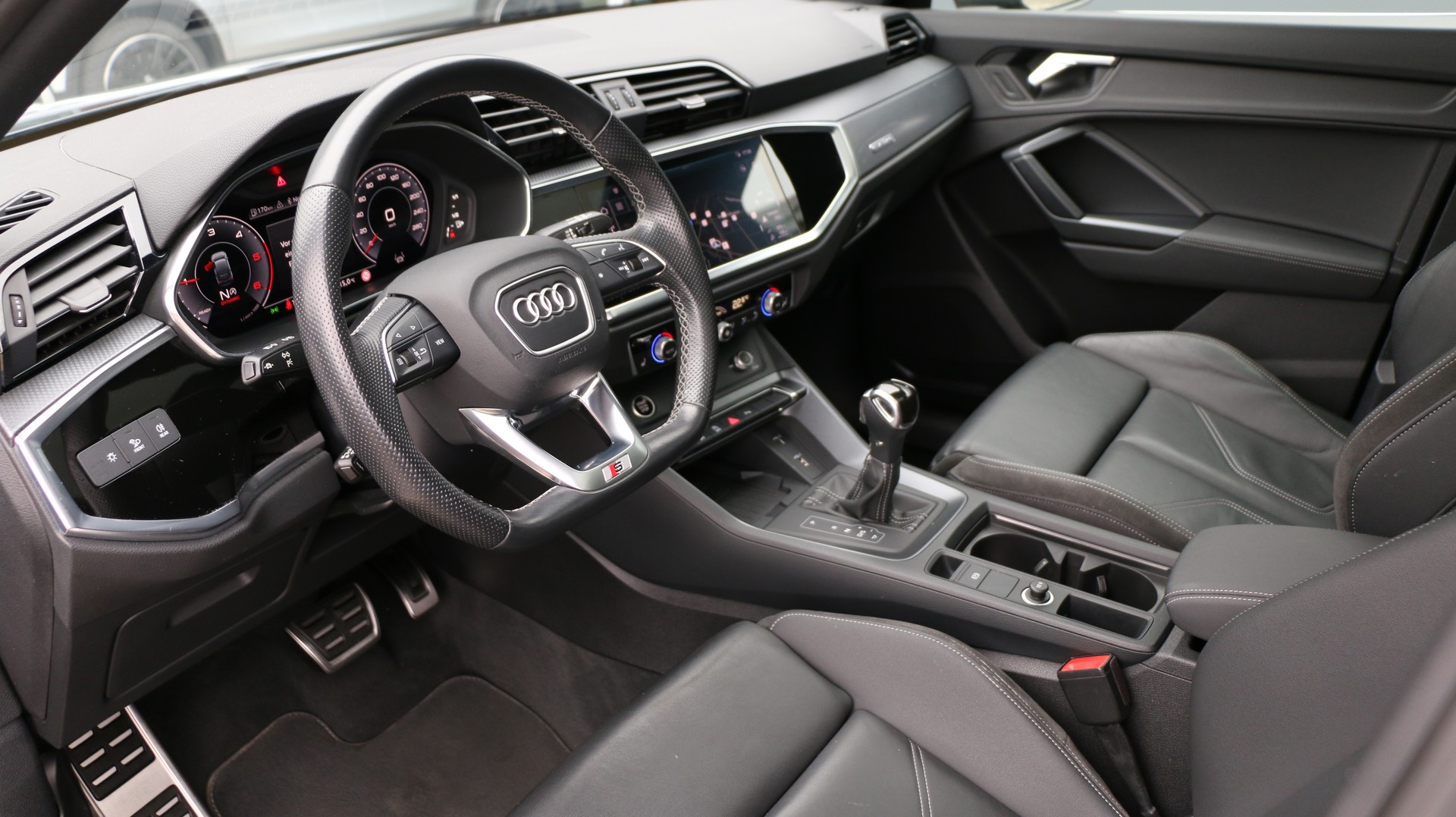AUDI Q3 SB 40 TDI S Line quattro-image-10
