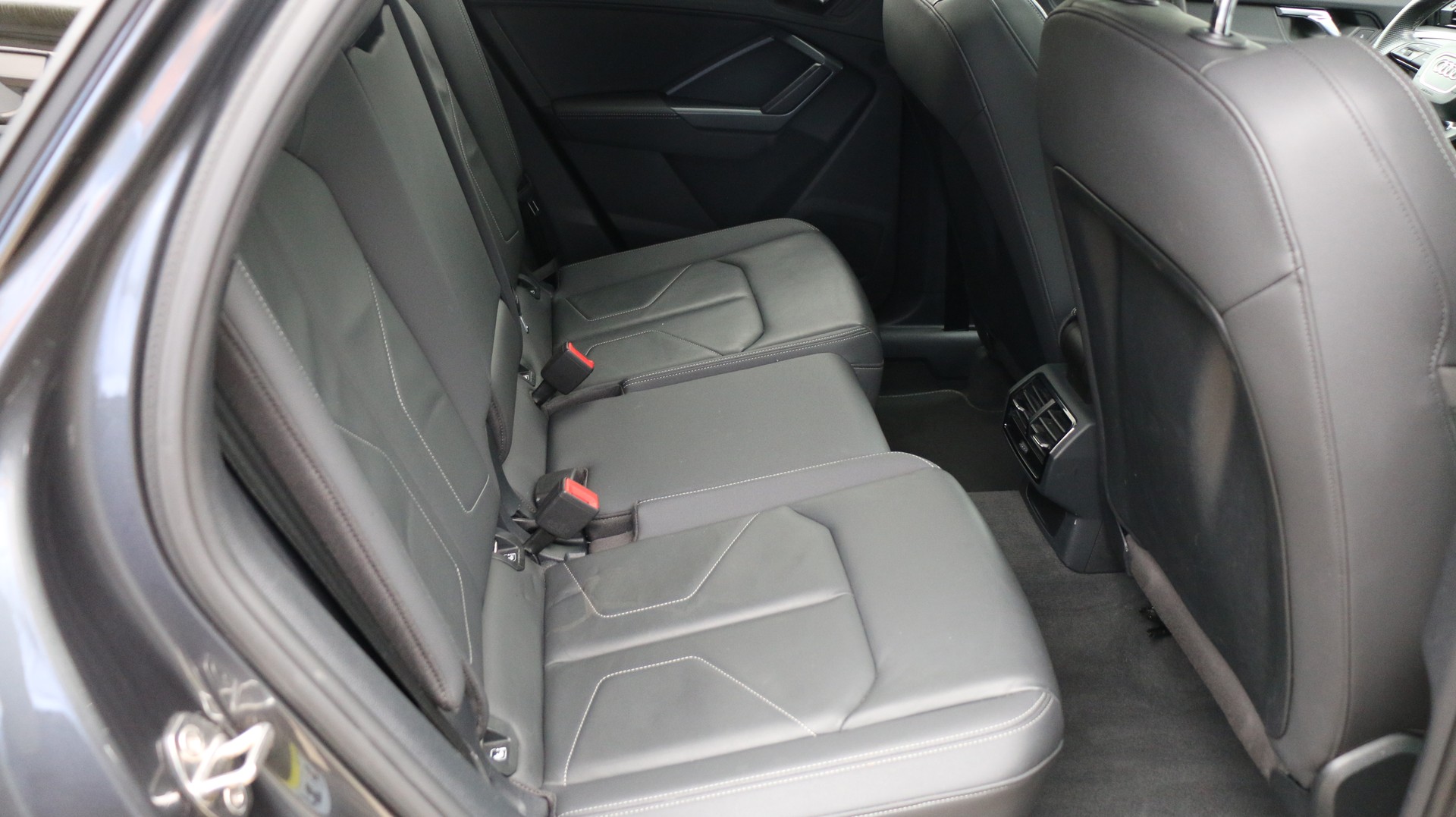 AUDI Q3 SB 40 TDI S Line quattro-image-14