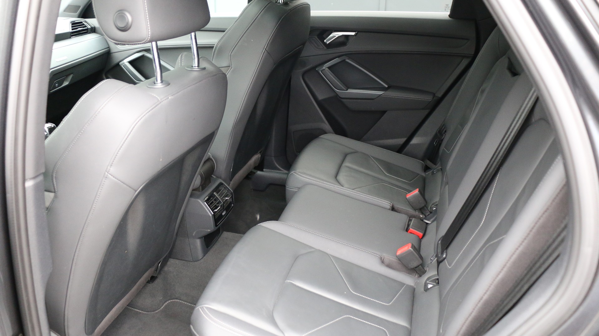 AUDI Q3 SB 40 TDI S Line quattro-image-11