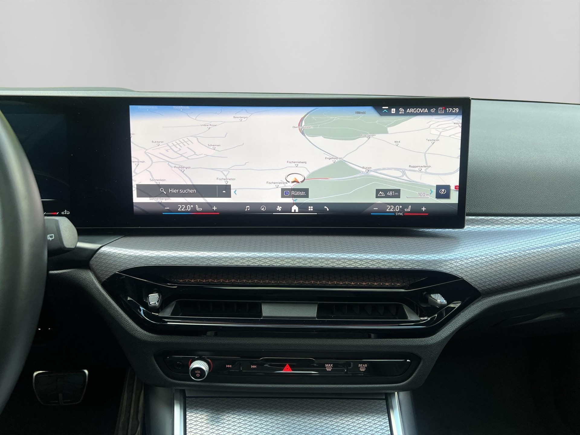 BMW 320d xDrive 48V Touring Steptronic M Sport-image-12
