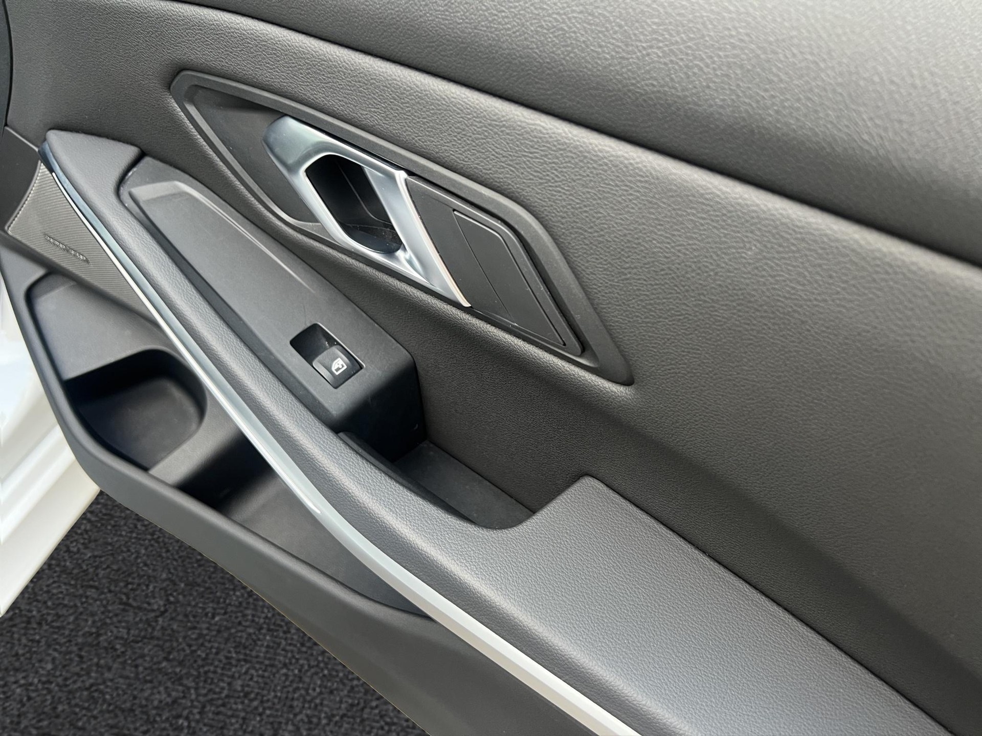 BMW 320d xDrive 48V Touring Steptronic M Sport-image-14