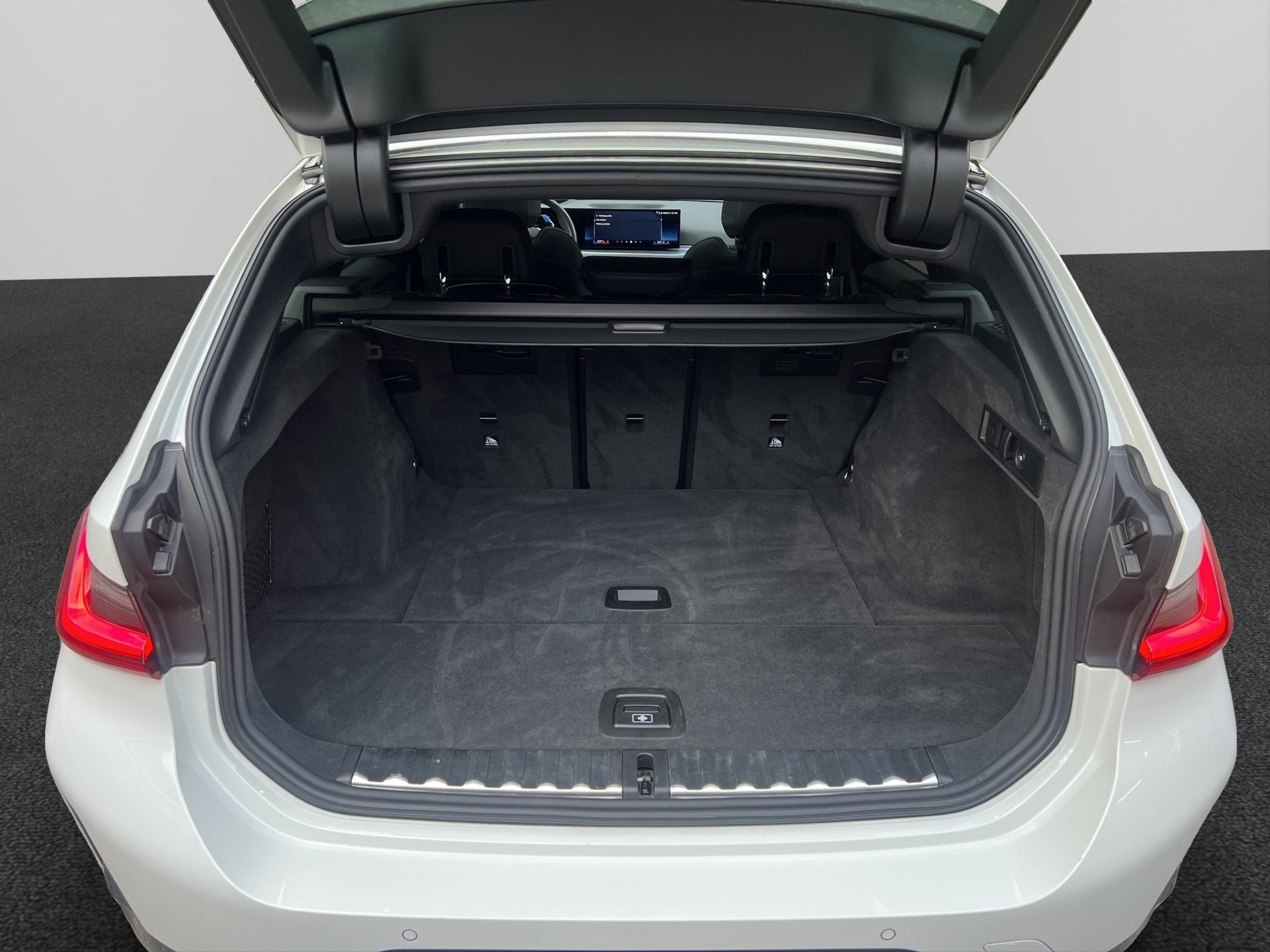BMW 320d xDrive 48V Touring Steptronic M Sport-image-17
