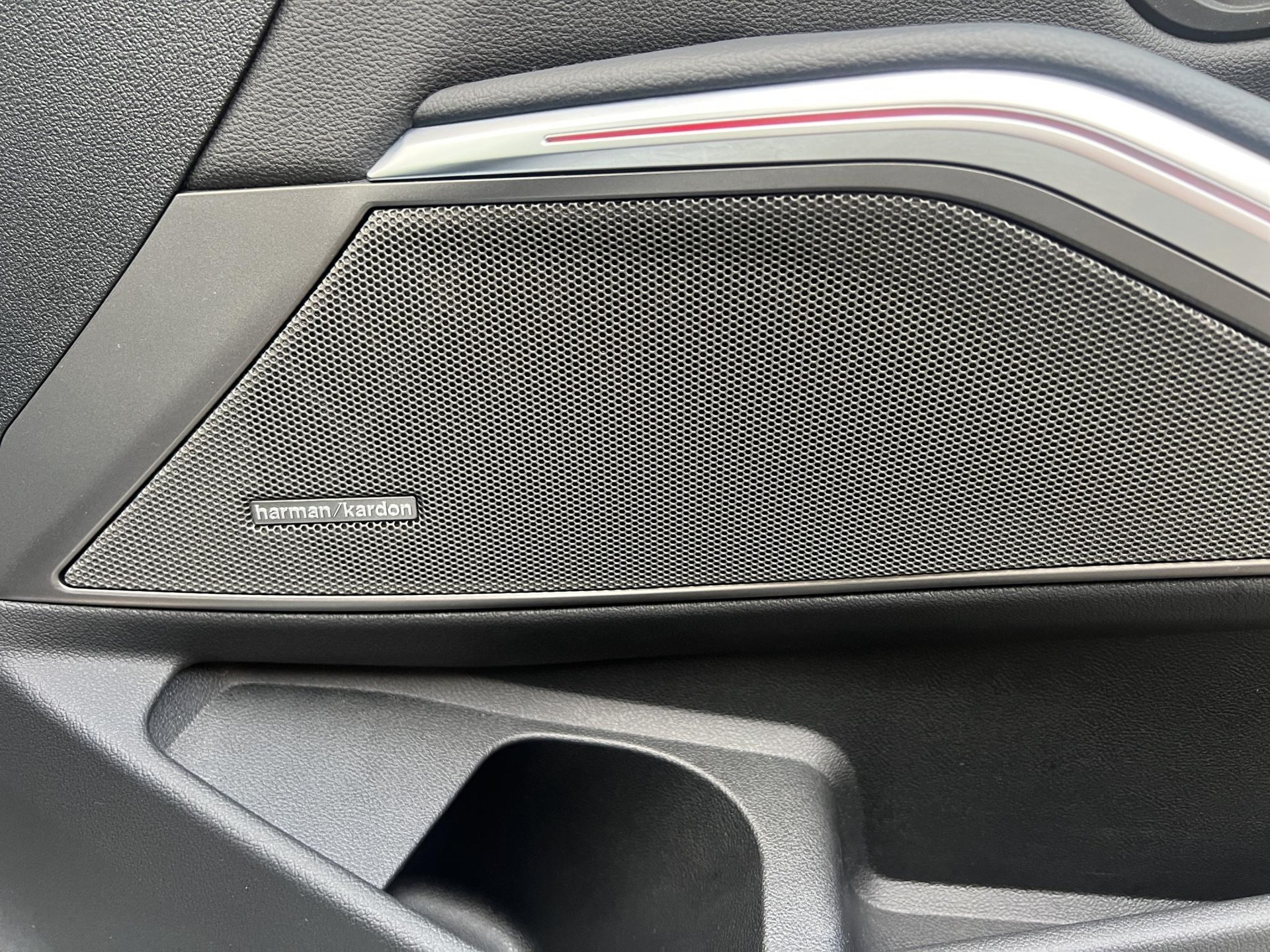BMW 320d xDrive 48V Touring Steptronic M Sport-image-16