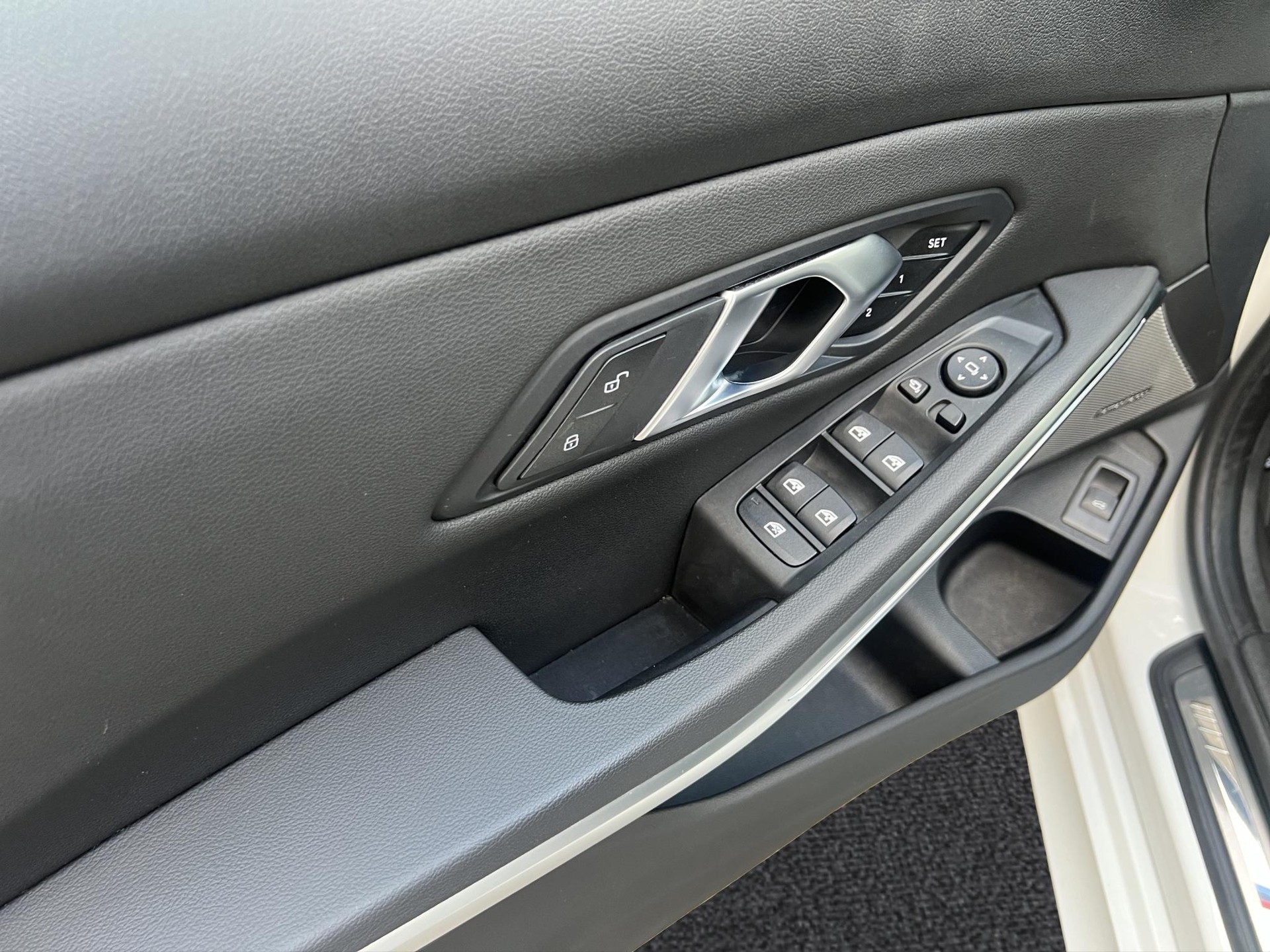 BMW 320d xDrive 48V Touring Steptronic M Sport-image-10