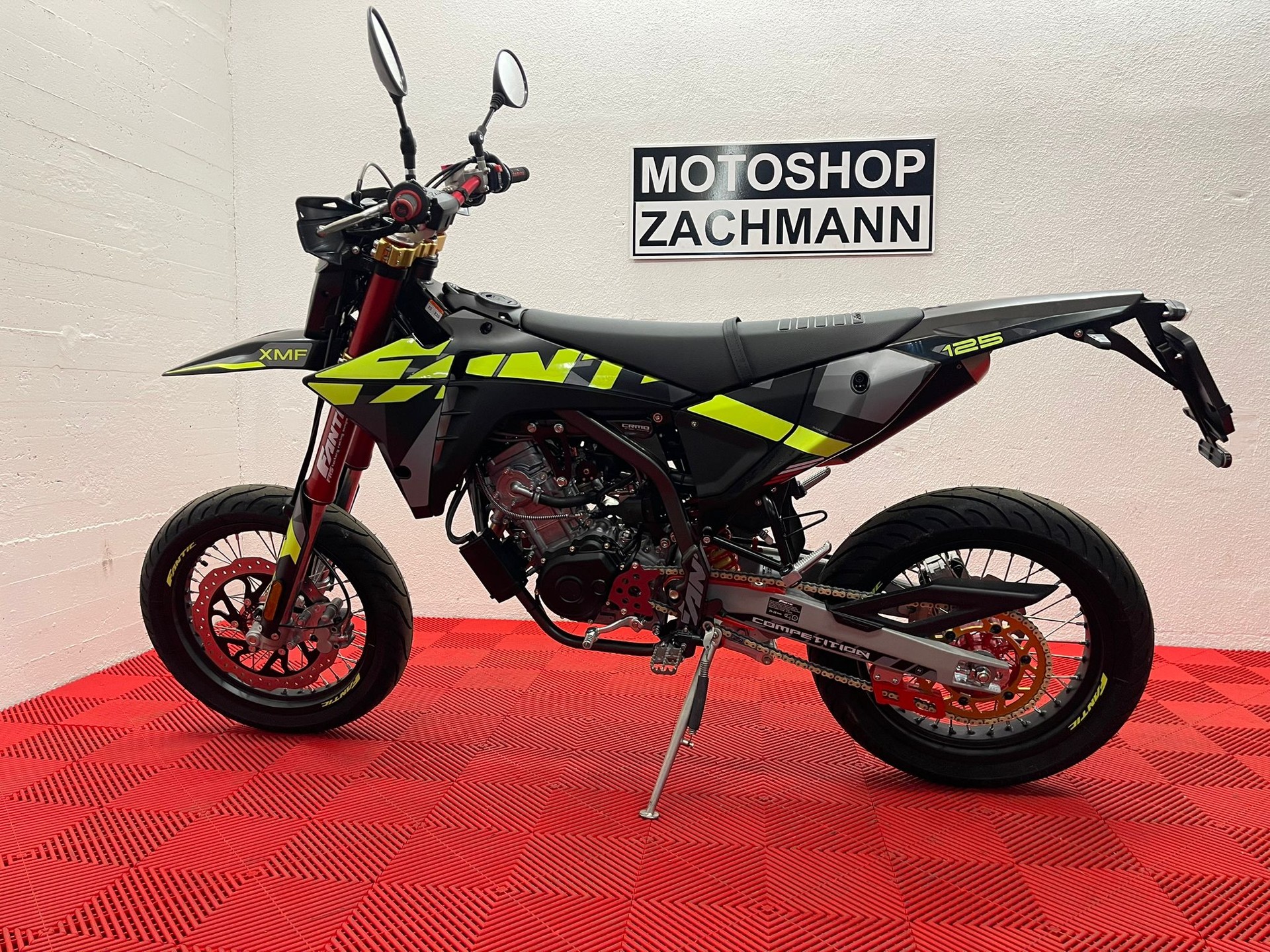 FANTIC XMF 125 Motard-showroom-element-3