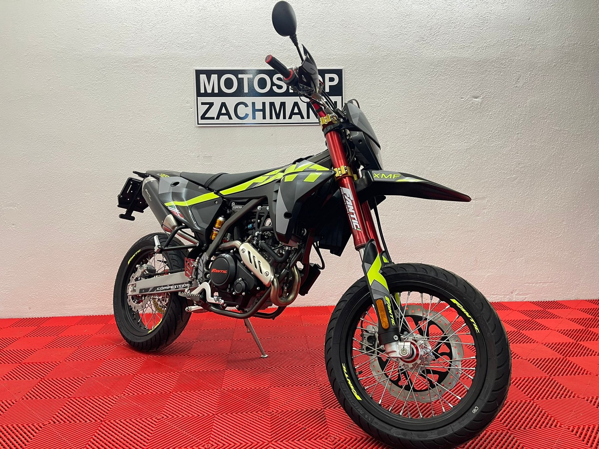 FANTIC XMF 125 Motard-showroom-element-2