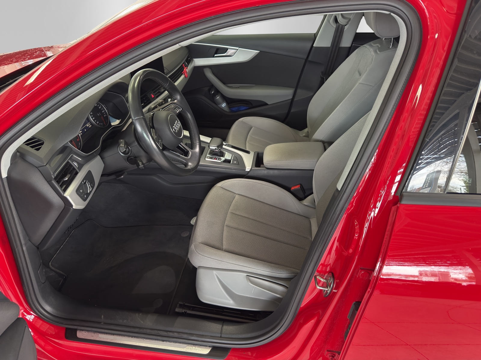 AUDI A4 Avant 35 TFSI S-tronic-image-8