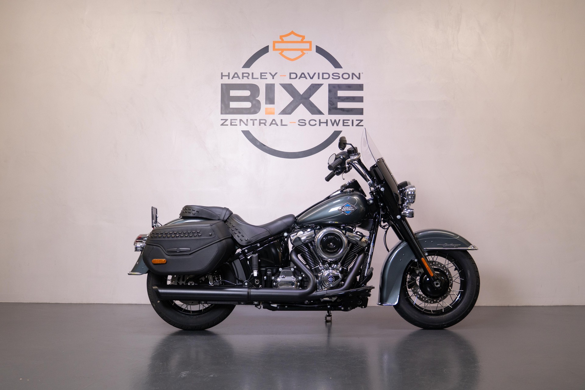 HARLEY-DAVIDSON FLHCS Heritage Classic 117