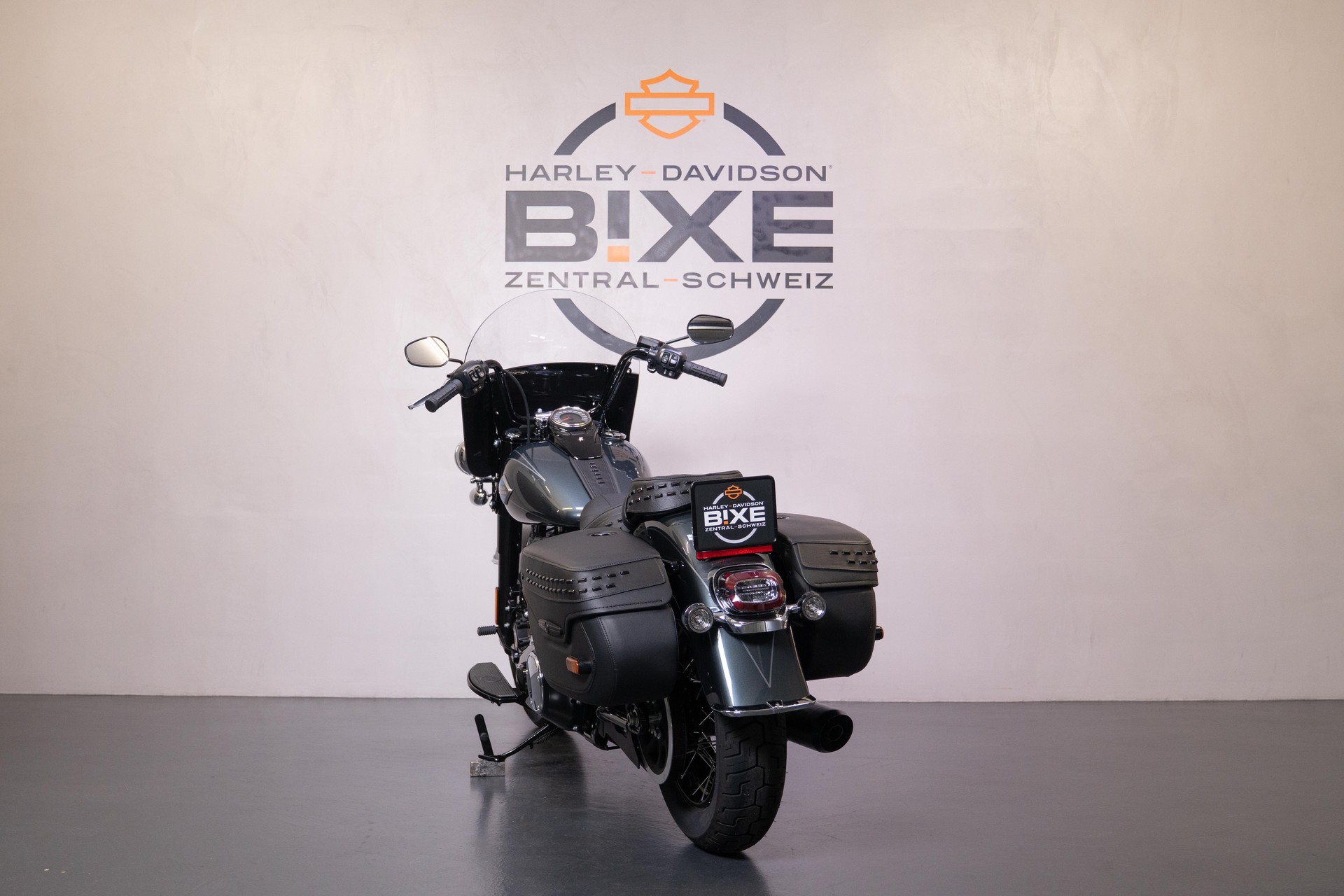 HARLEY-DAVIDSON FLHCS Heritage Classic 117-showroom-element-3