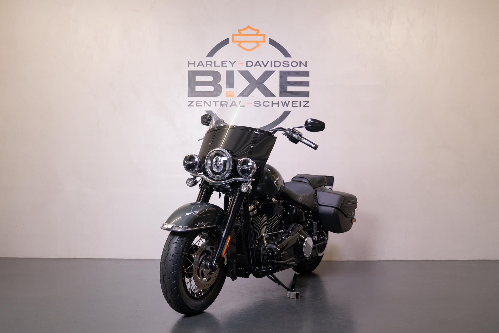 HARLEY-DAVIDSON FLHCS Heritage Classic 117-showroom-element-2