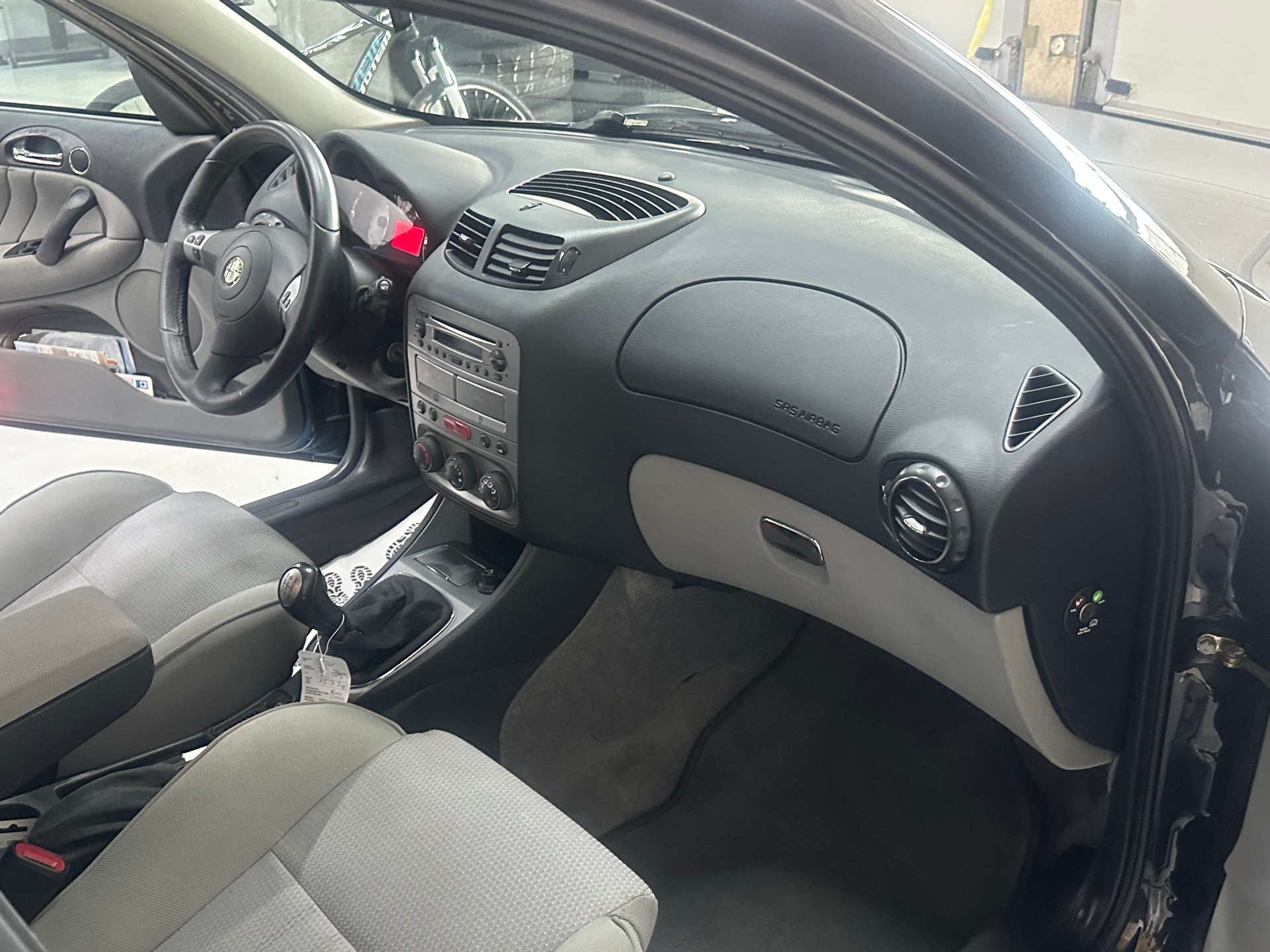 ALFA ROMEO 147 1.6 TS 16V Distinctive-image-10