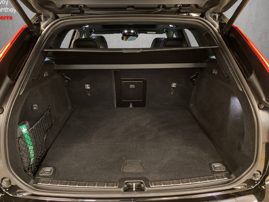 VOLVO XC60 2.0 T8 TE Polestar eAWD-image-13