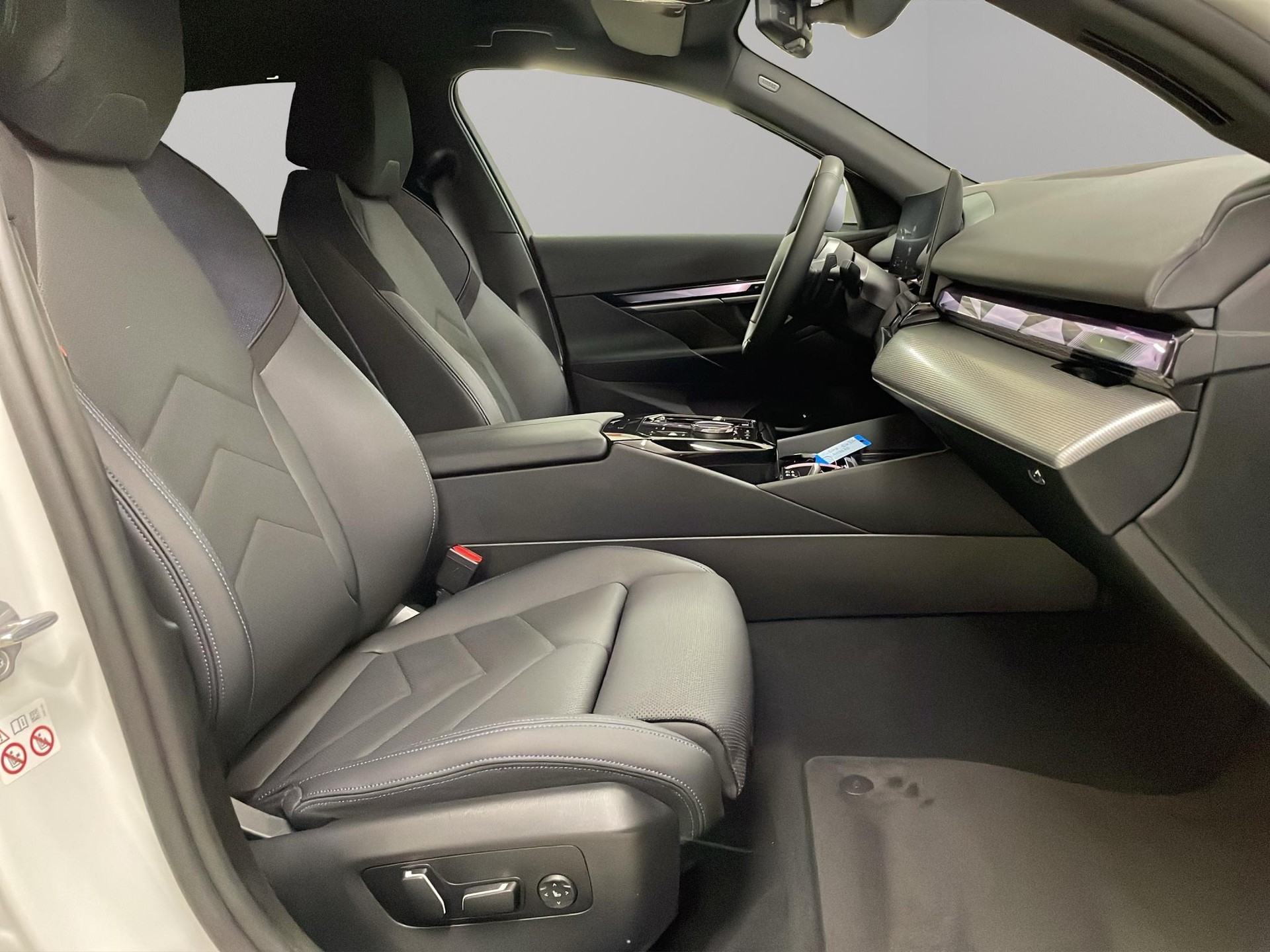 BMW 520d xDrive-image-11