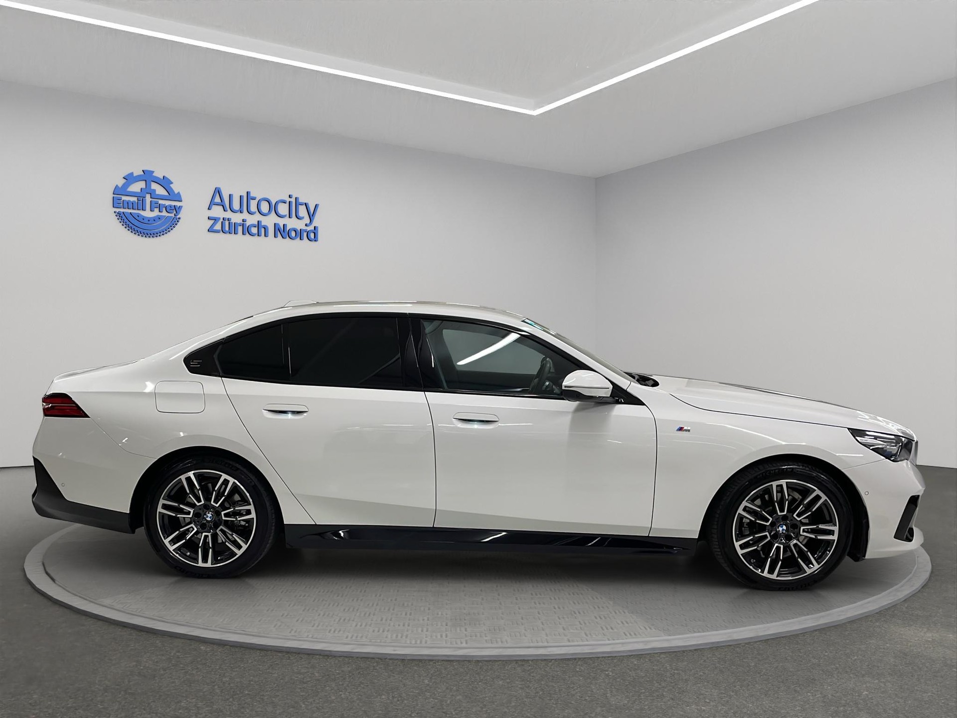 BMW 520d xDrive-image-6