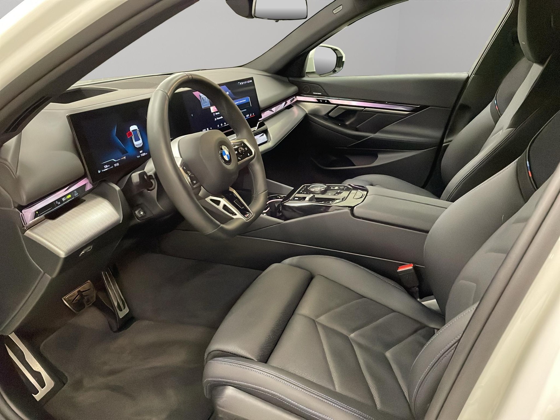 BMW 520d xDrive-image-10