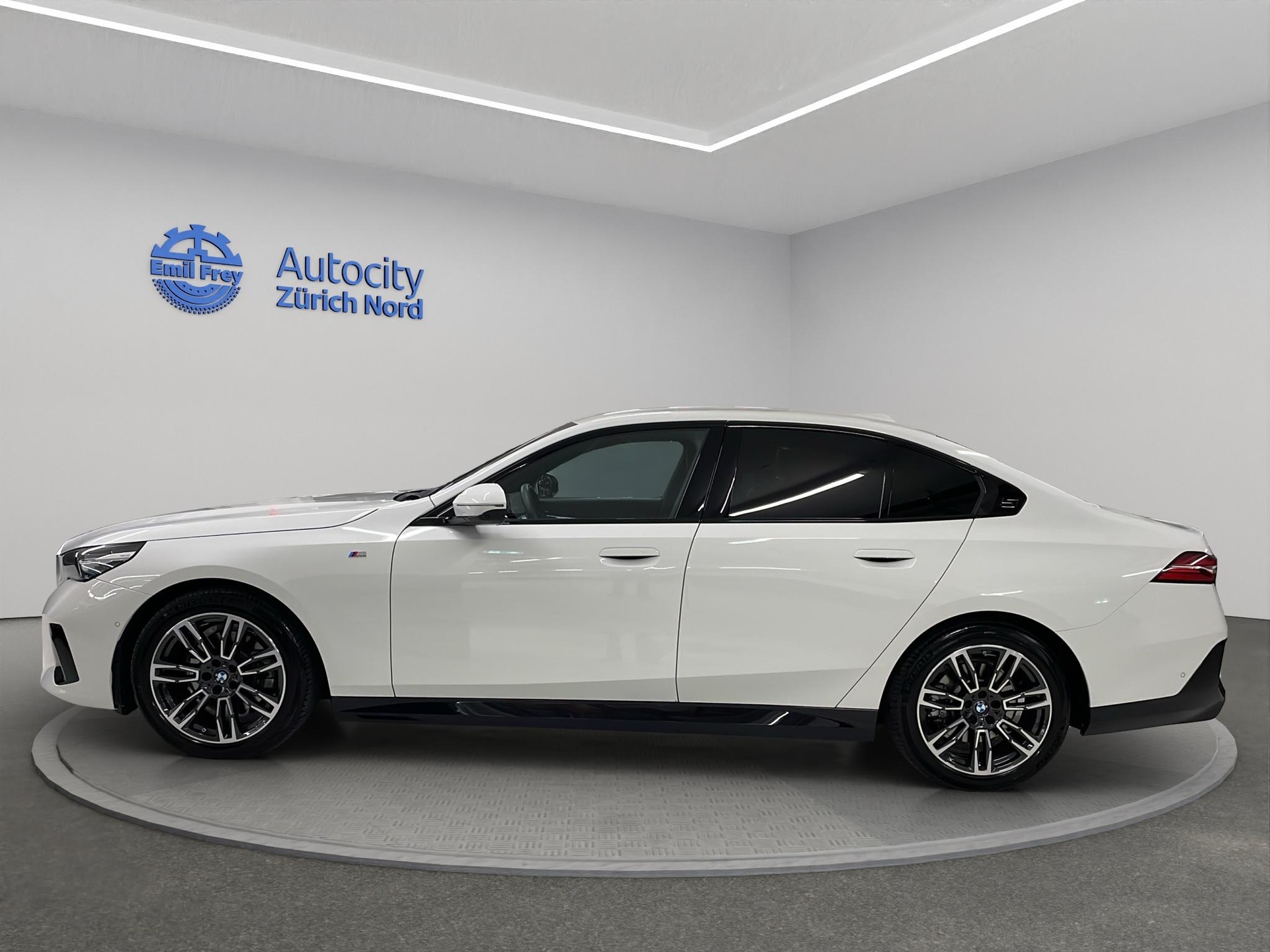 BMW 520d xDrive-image-5