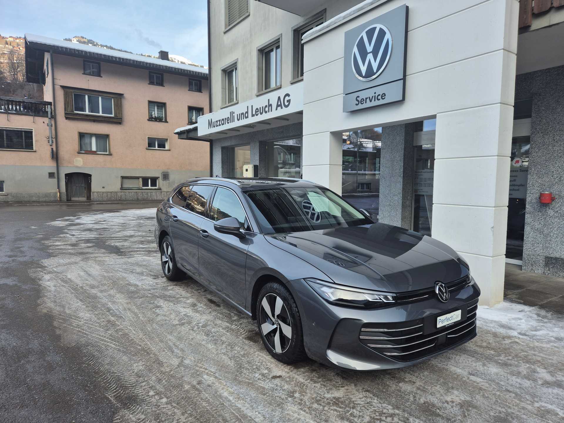 VW Passat Variant 2.0 TDI evo Business 4 Motion DSG-image-1