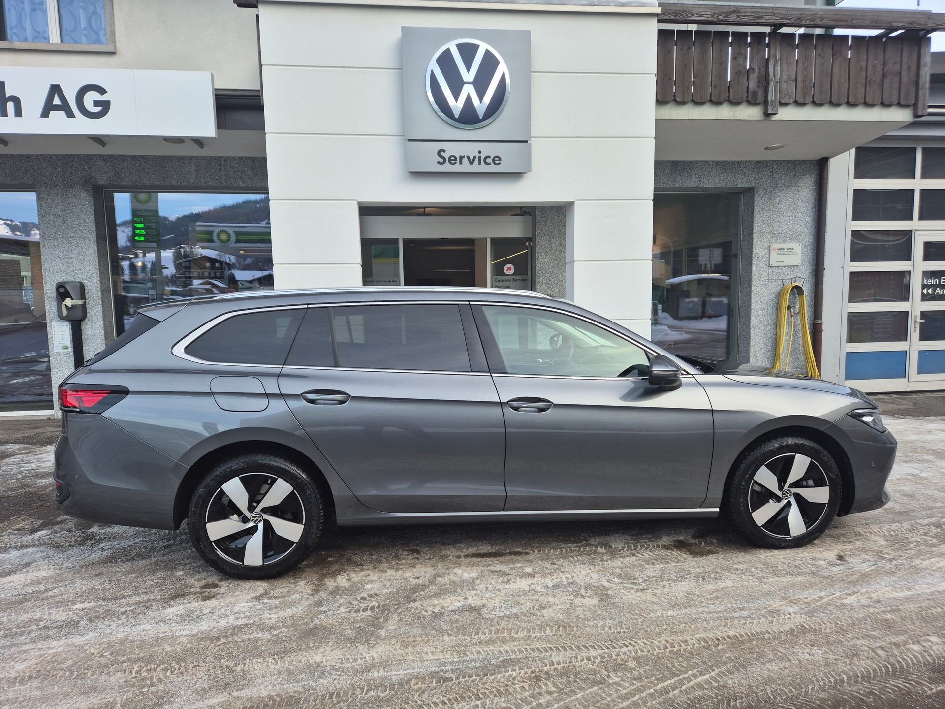 VW Passat Variant 2.0 TDI evo Business 4 Motion DSG-image-3