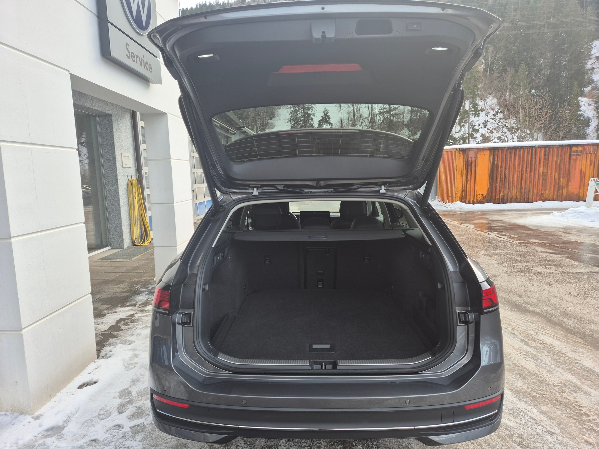 VW Passat Variant 2.0 TDI evo Business 4 Motion DSG-image-13