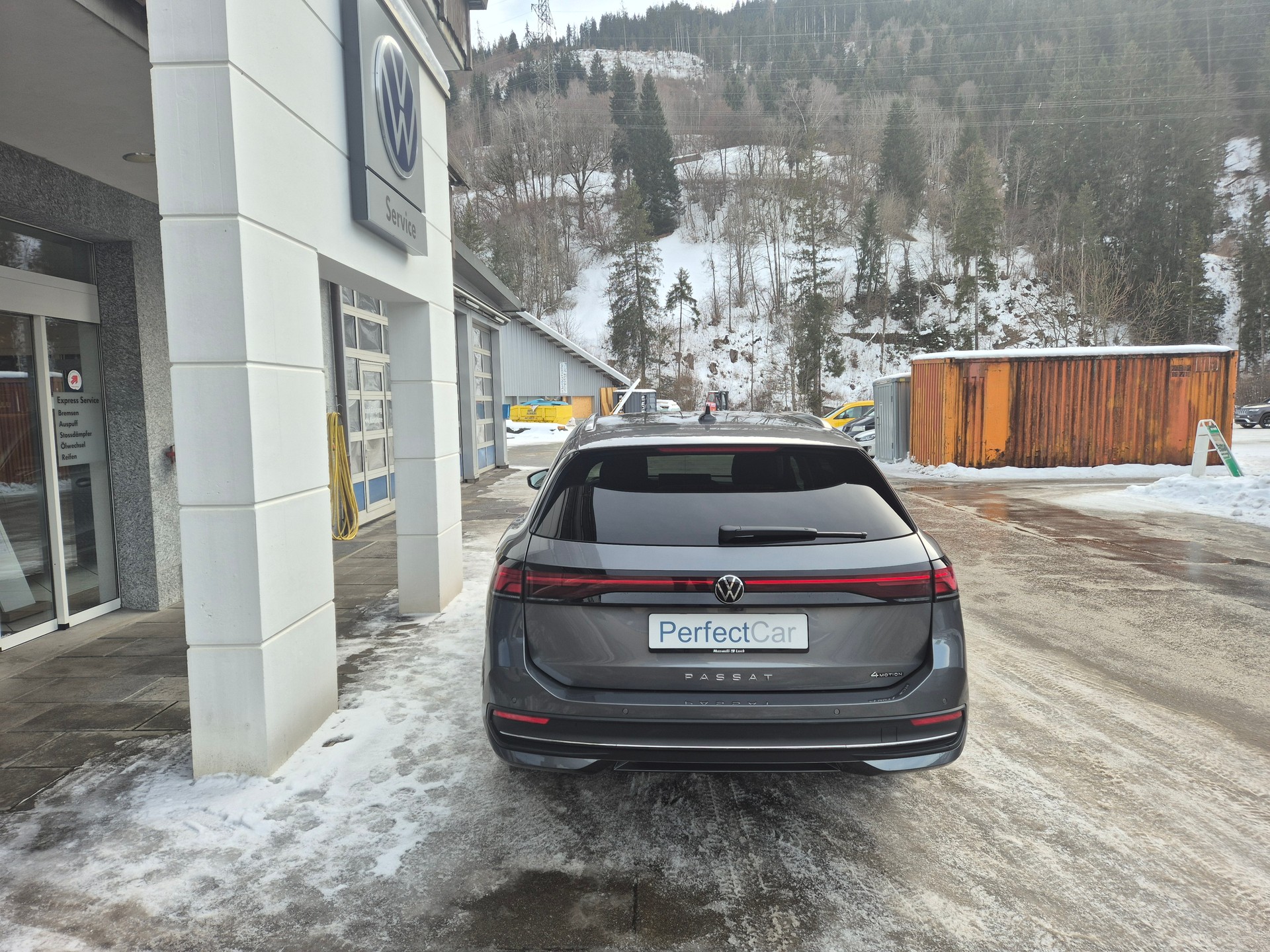 VW Passat Variant 2.0 TDI evo Business 4 Motion DSG-image-5