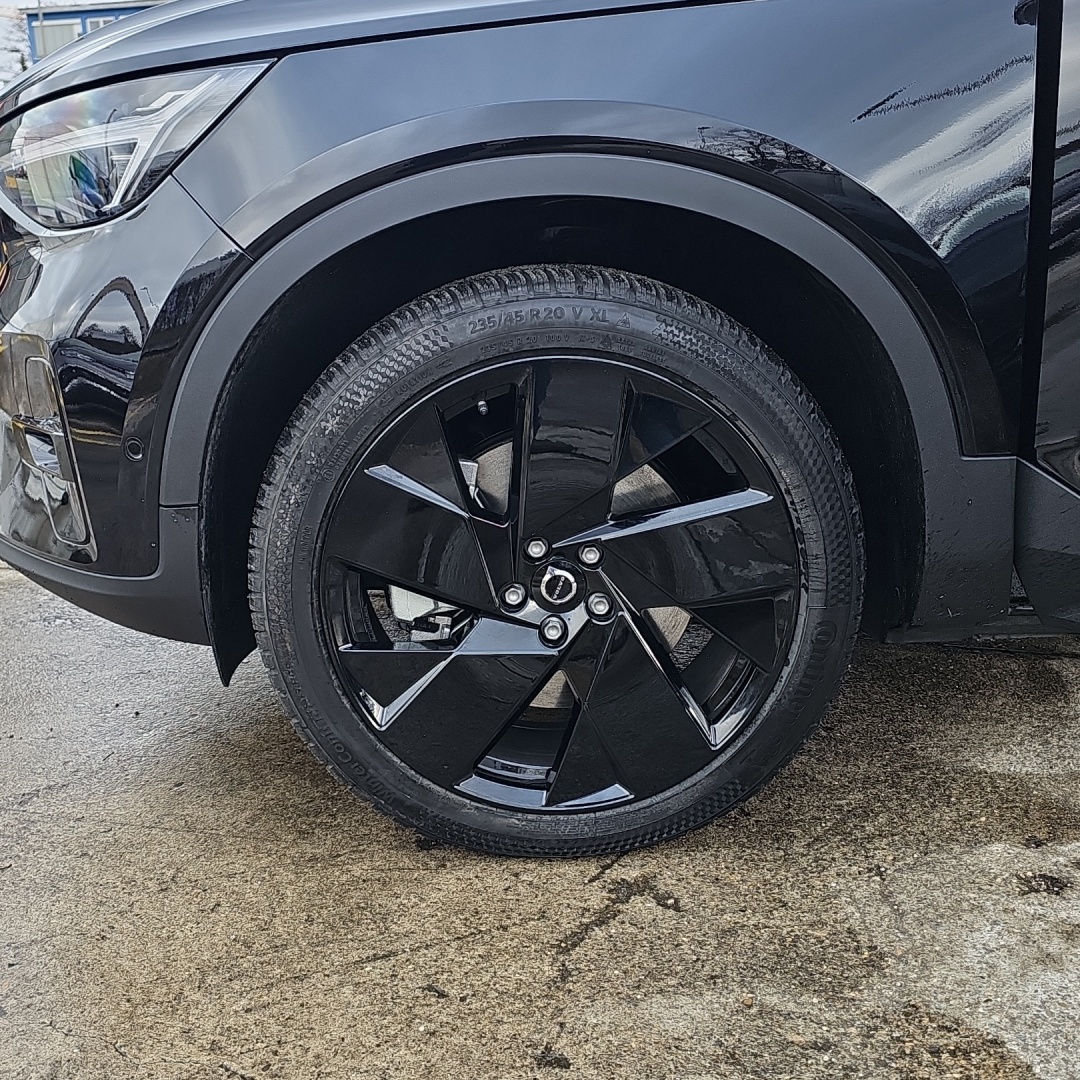 VOLVO EX40 82kWh Twin Motor Performance AWD Xcentric Black Edition-image-16