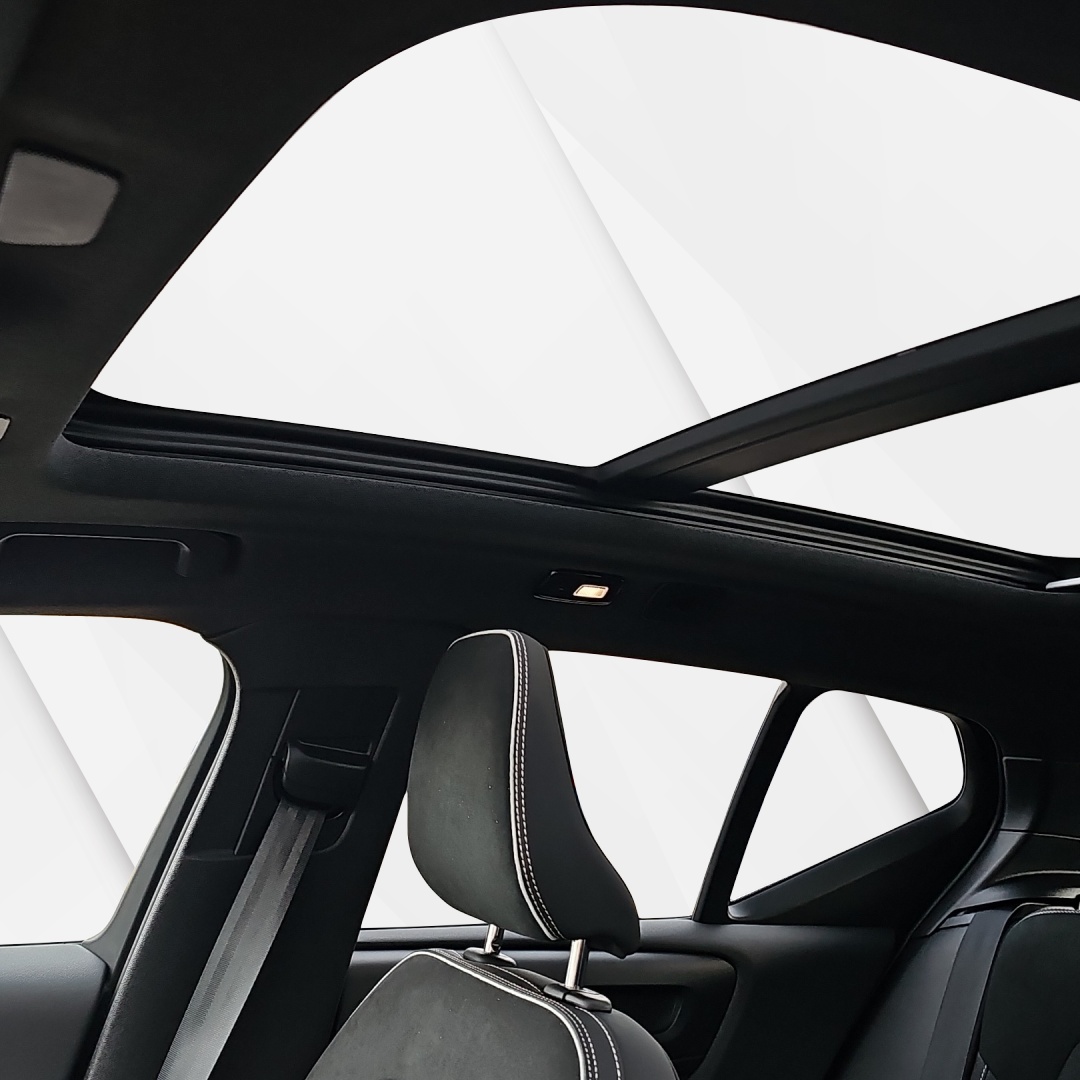 VOLVO EX40 82kWh Twin Motor Performance AWD Xcentric Black Edition-image-17