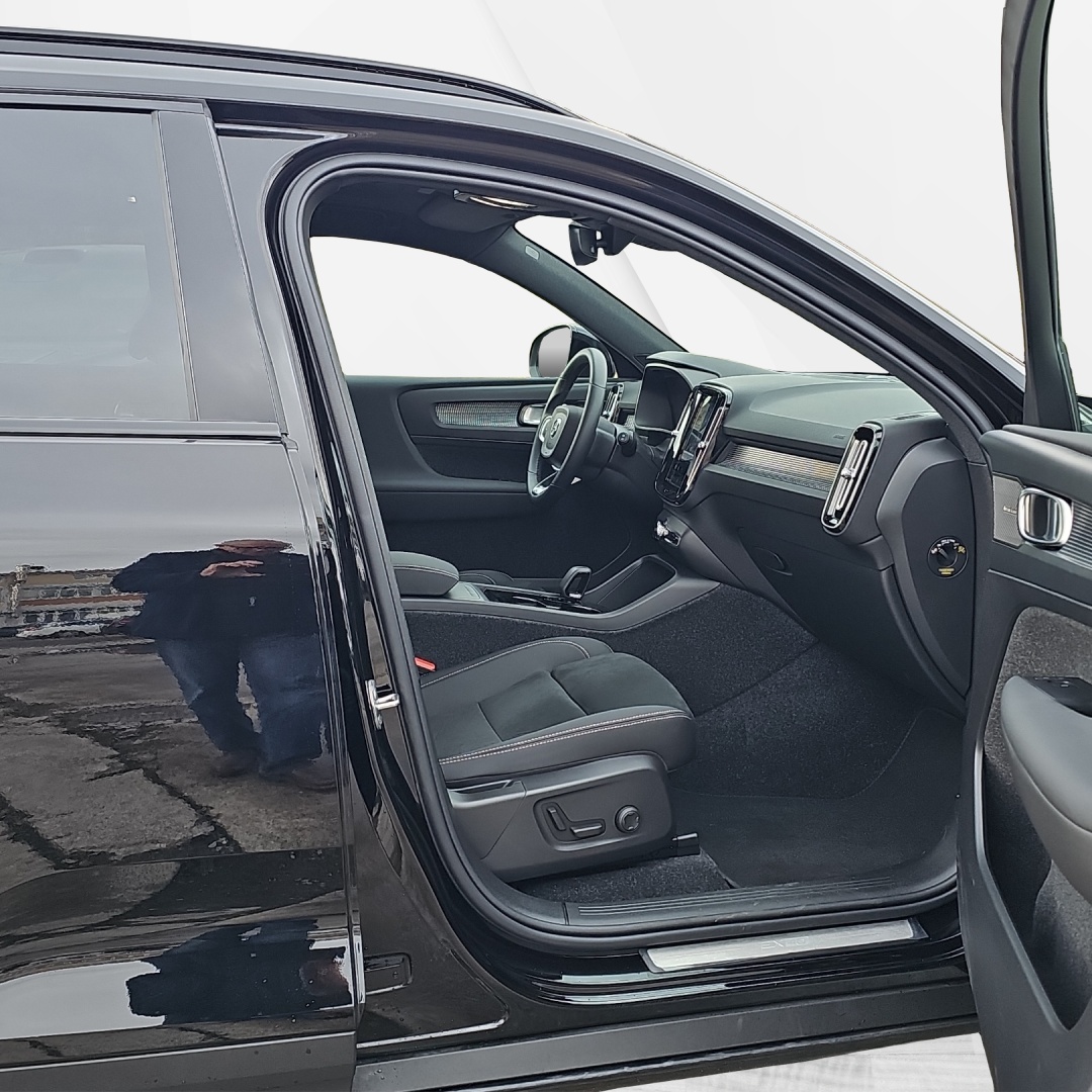 VOLVO EX40 82kWh Twin Motor Performance AWD Xcentric Black Edition-image-11
