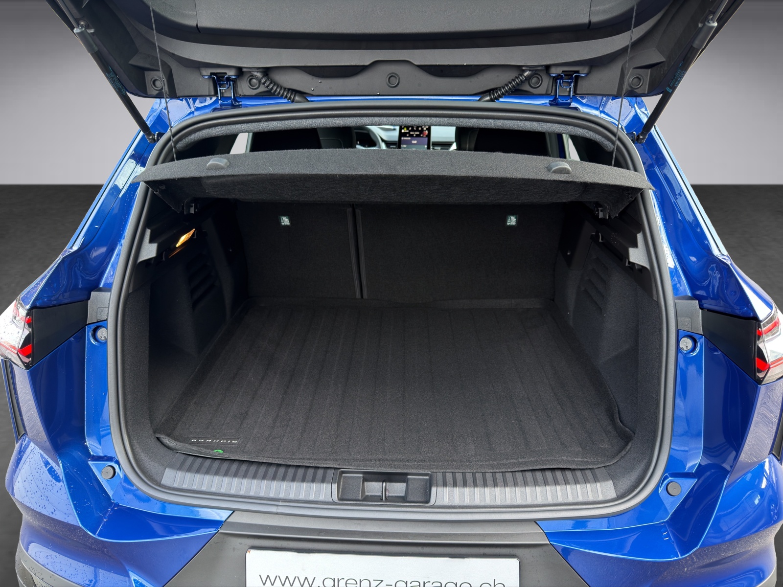 MITSUBISHI Grandis 1.8 HEV Invite+-image-15