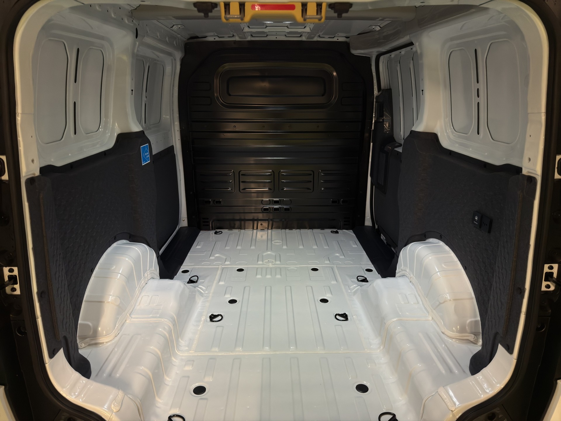 KIA PV5 Cargo 71.2 kWh Plus-image-15