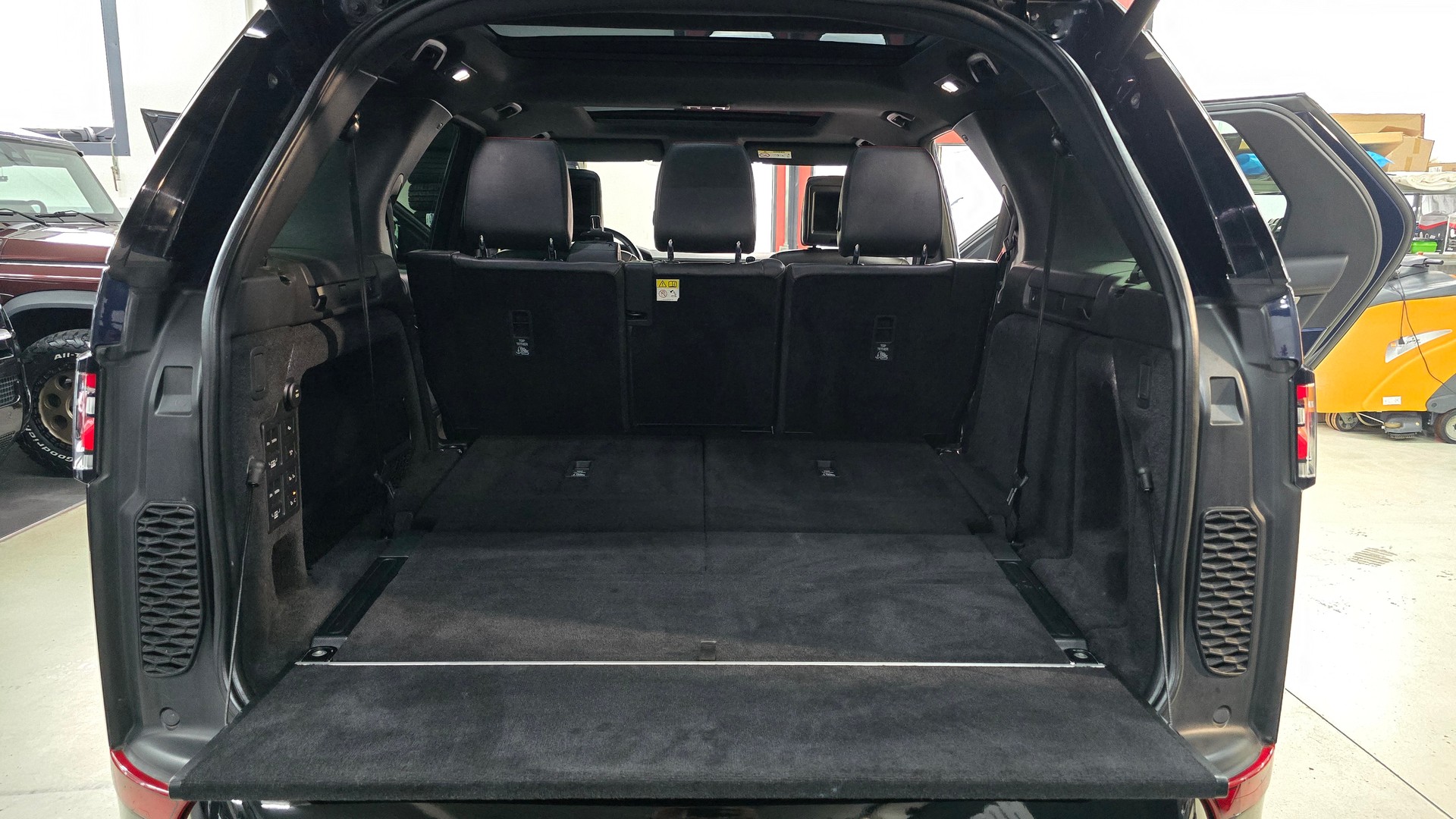 LAND ROVER Discovery 3.0 TD6 HSE Luxury Automatic-image-29