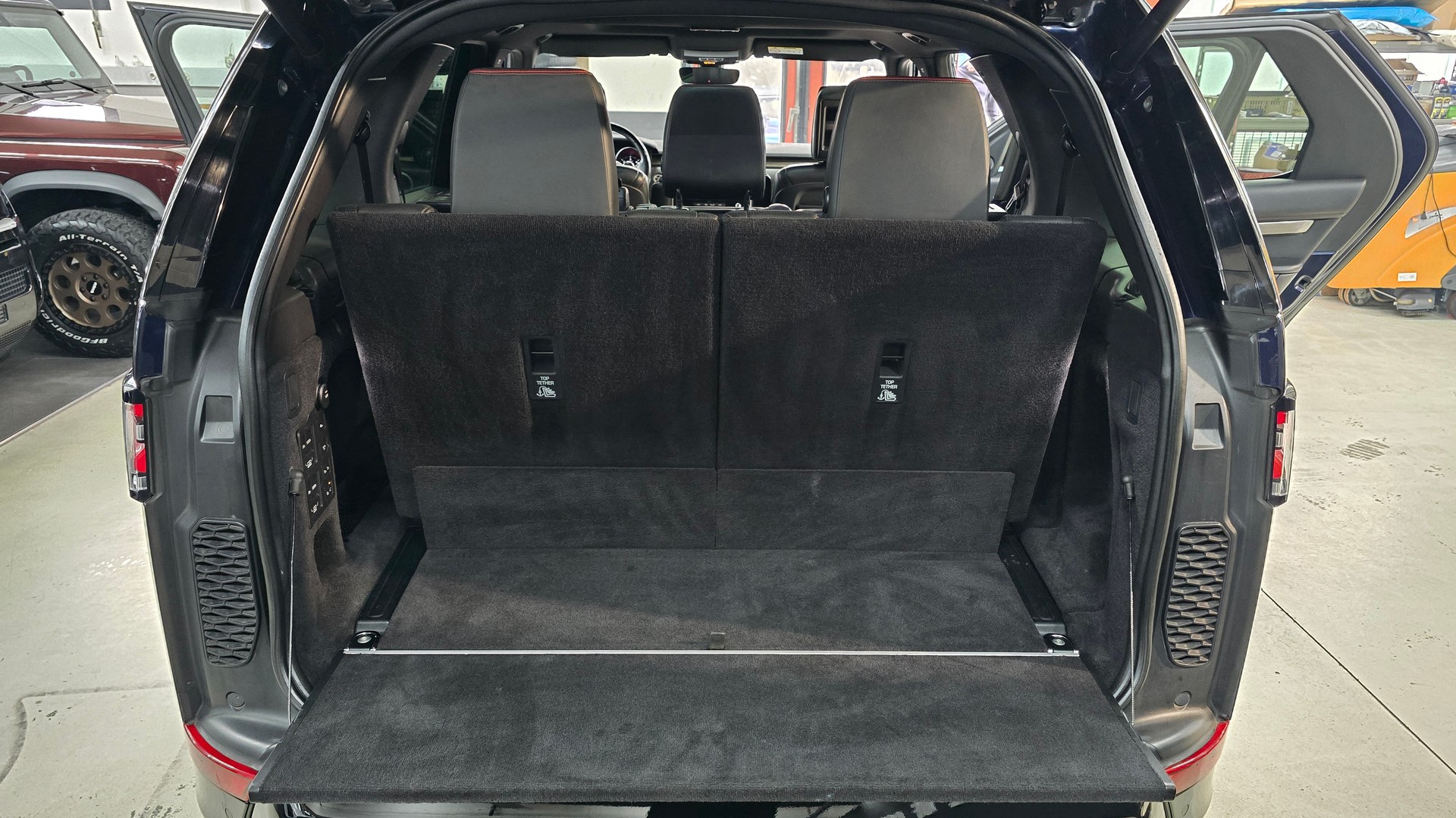 LAND ROVER Discovery 3.0 TD6 HSE Luxury Automatic-image-28