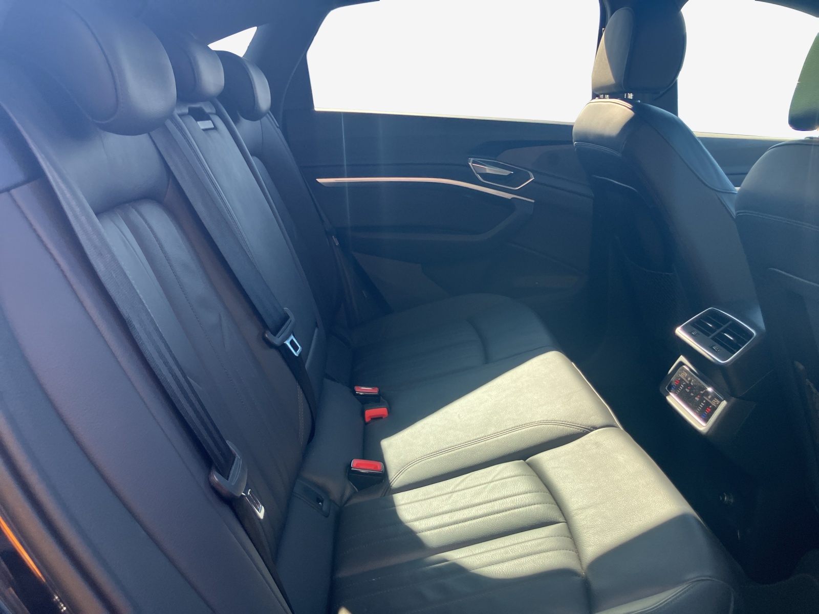 AUDI e-tron 55 Sportback Advanced quattro-image-14