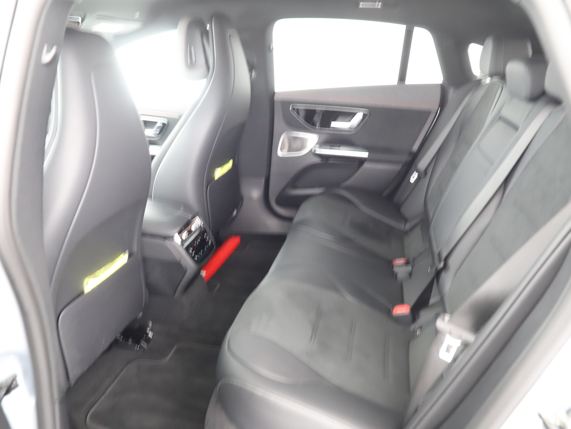 MERCEDES-BENZ EQE 350 4 Matic-image-12