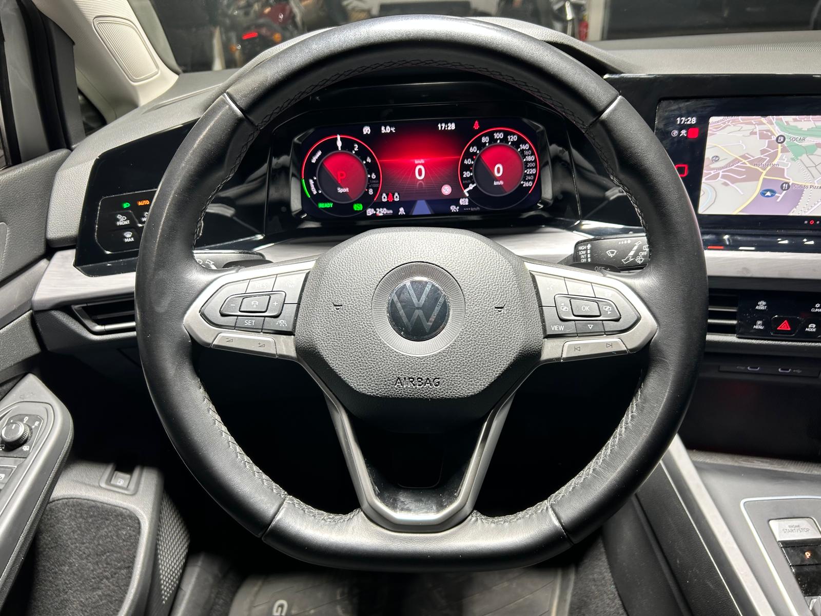 VW Golf VIII 1.0 TSI Life DSG CH FAHRZEUG-image-11