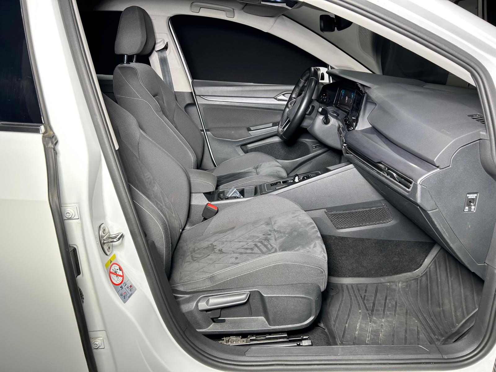 VW Golf VIII 1.0 TSI Life DSG CH FAHRZEUG-image-9