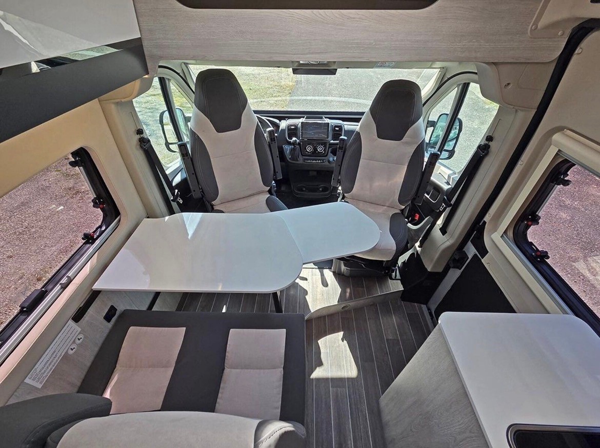 ROLLER TEAM Livingstone GO Duo "Solar" 2,2 HDi Modell 2026 8-Gang-Automat mit Abstandsregeltempomat auf Citroen Jumper/ Fiat Ducato Basis-image-6